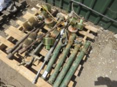 PALLET CONTAINING 4 X SHORT REACH ACROW PROPS, 8 X PIPE FILTER ENDS, DRAIN BRUSHES PLUS STAND PIPES