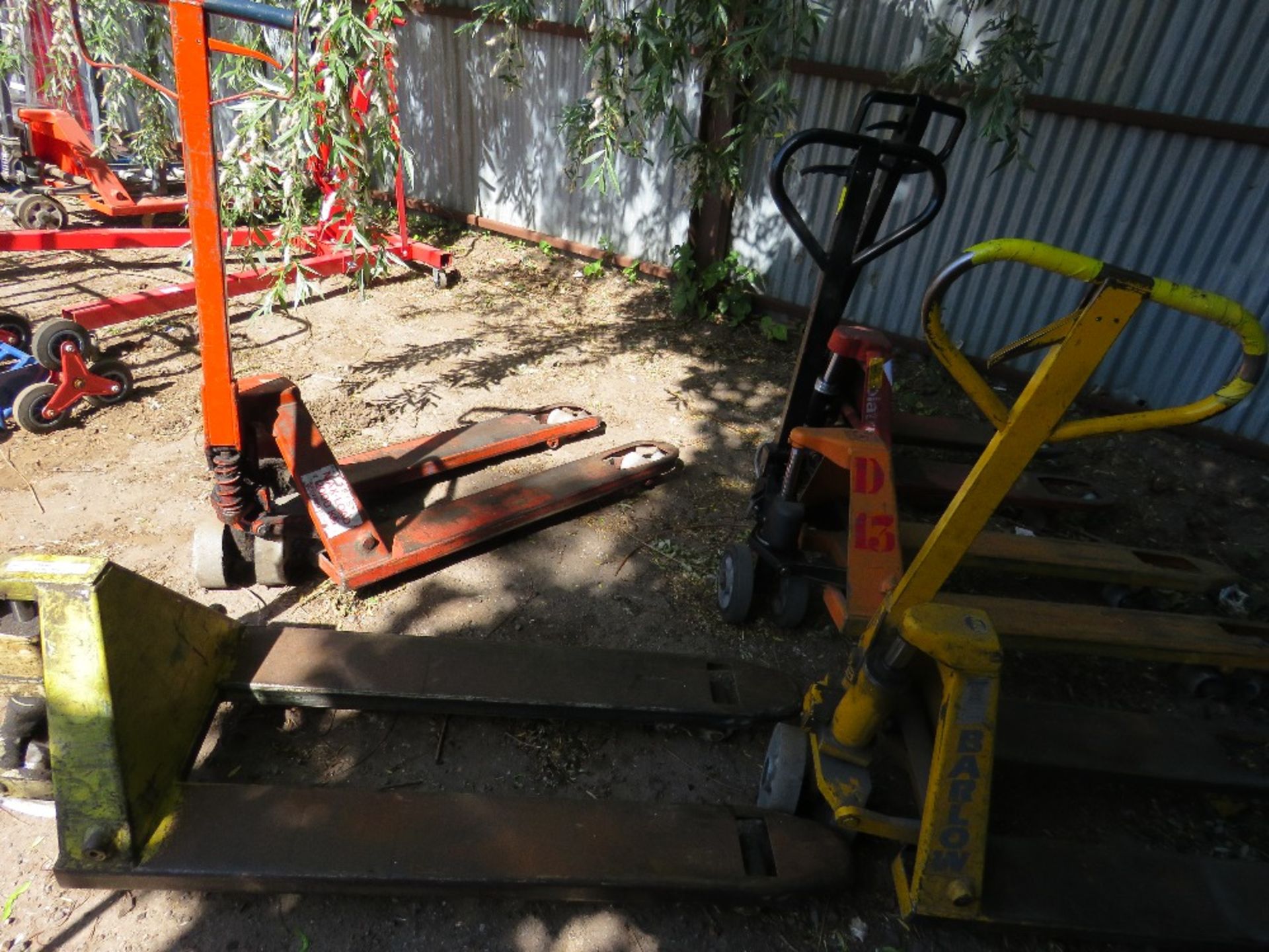 5 X PALLET TRUCKS EX COMPANY LIQUIDATION - Image 2 of 2