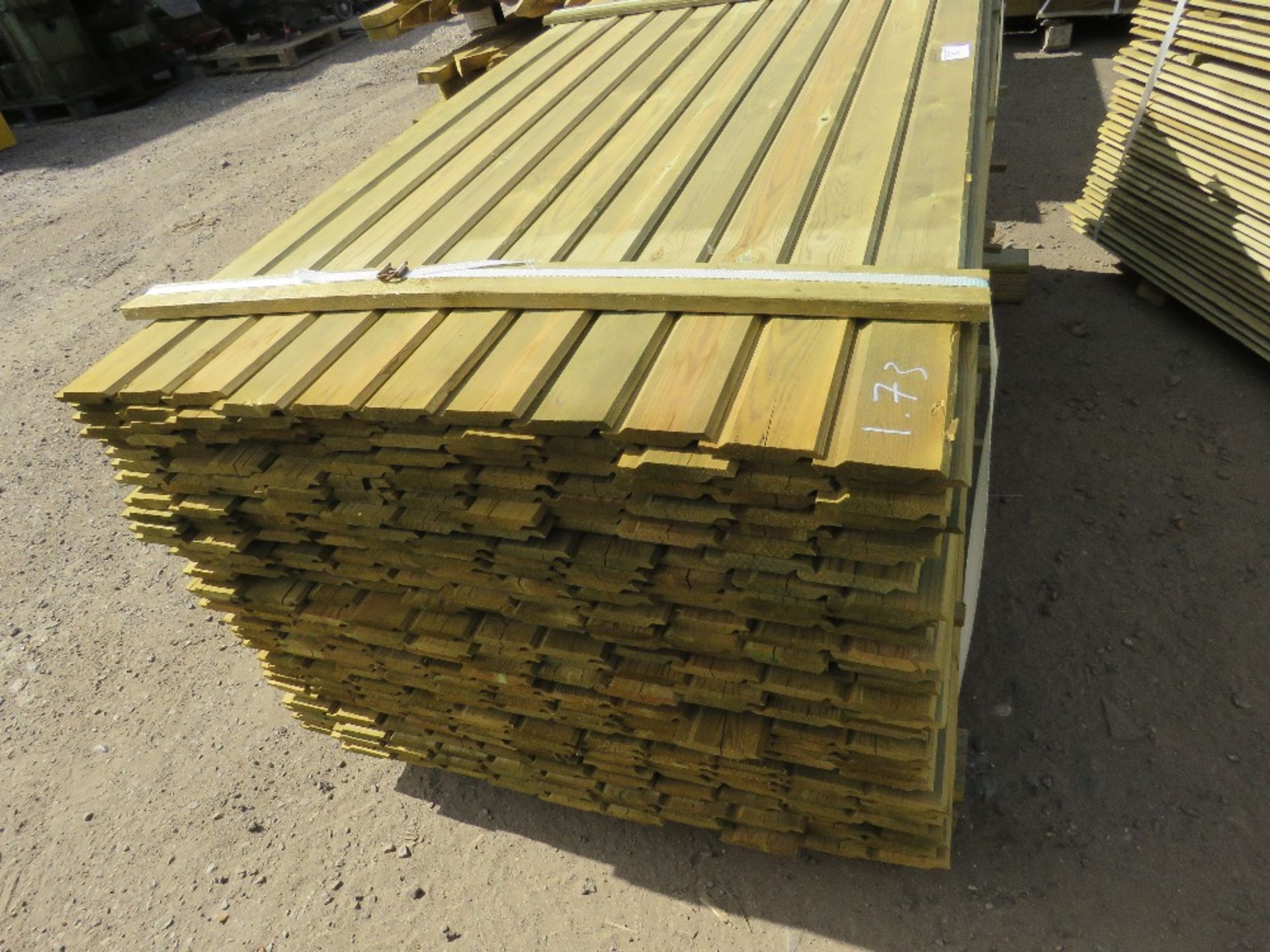 1 X LARGE PACK OF SHIPLAP CLADDING TIMBER @1.73M LENGTH X 9.5CM WIDTH X 1.5CM DEPTH APPROX - Image 2 of 2