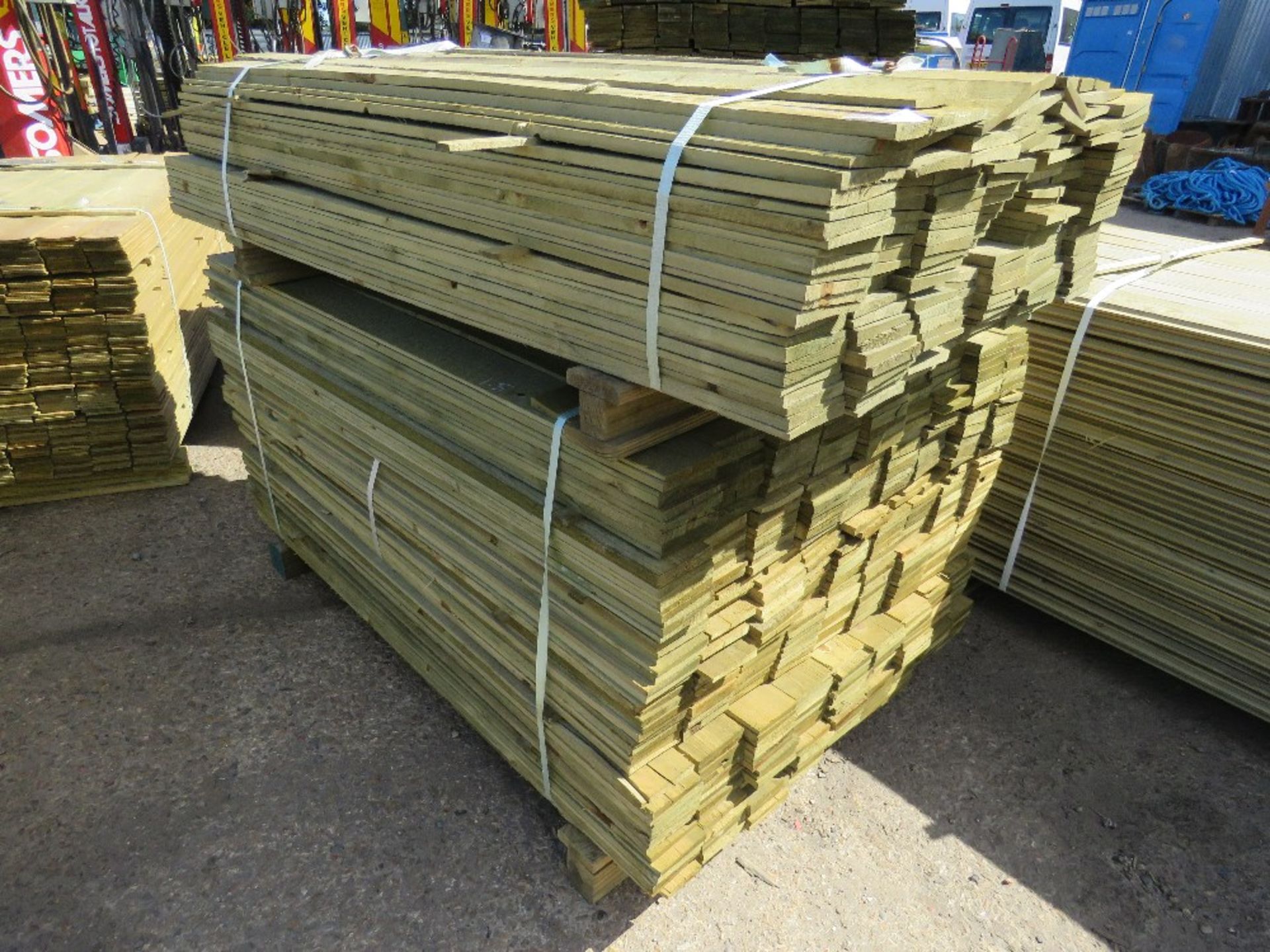 2 X PACK OF FEATHER EDGE FENCE TIMBER CLADDING 1@1.64METRE LENGTH X 10CM WIDE 1@1.5METRE LENGTH