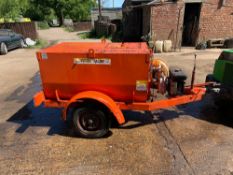 WESTERN BOWSERS 1000 LITRE WATER BOWSER C/W PETROL PUMP. BALL HITCH, TYRES GOOD, LIGHTS/BRAKES NEED