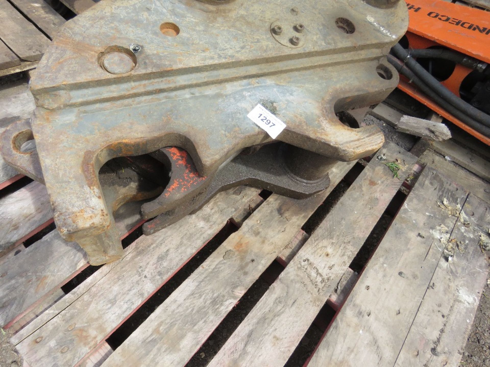 13tonne Quick hitch removed from exported machine on 65mm pins