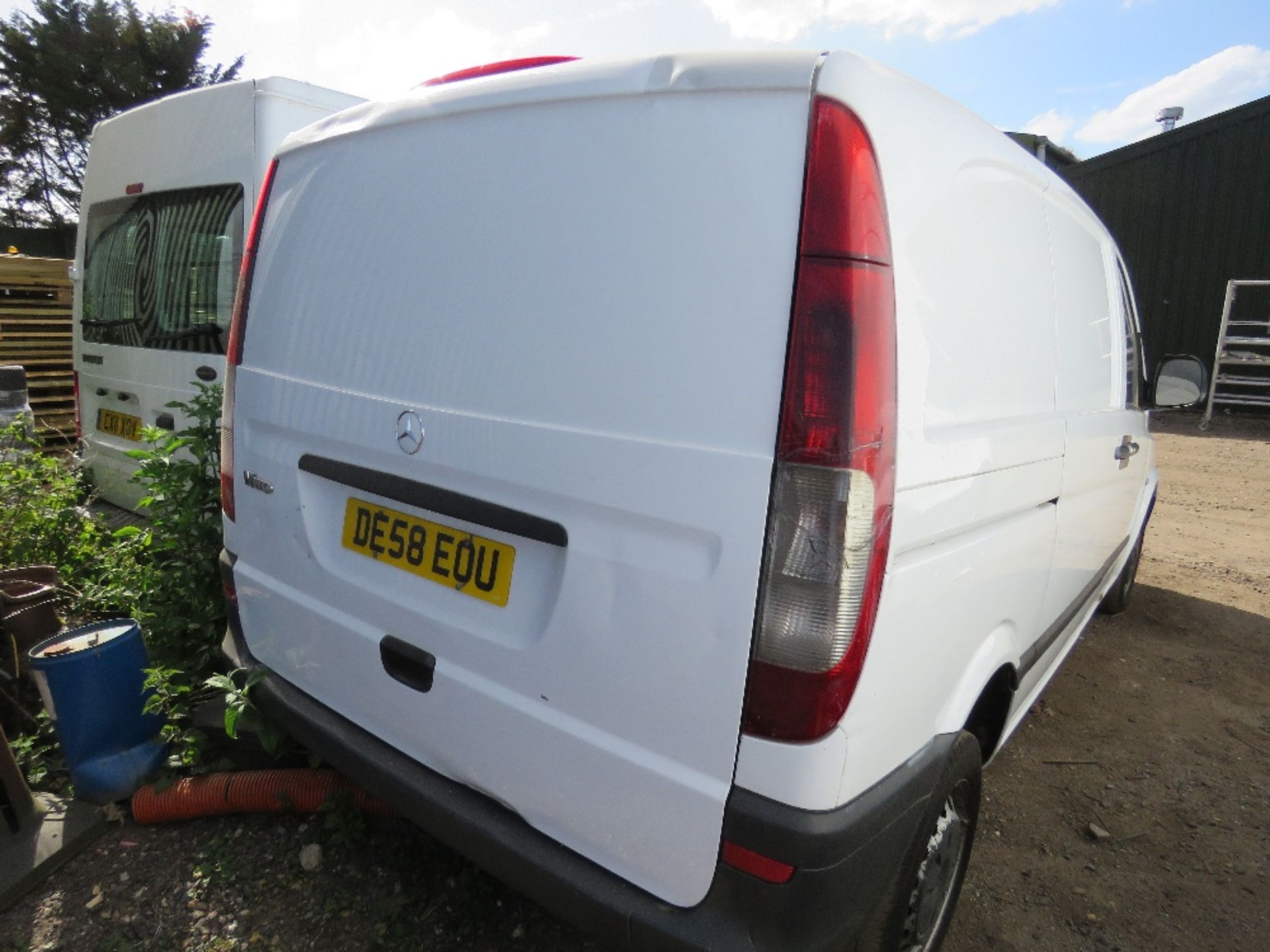 MERCEDES VITO PANEL VAN REG:DE58 EOU, 157,295 REC MILES. WHEN TESTED WAS SEEN TO DRIVE, STEER AND BR - Image 5 of 8