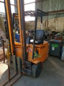 STIHL R50.15 BATTERY POWERED THREE WHEEL FORKLIFT TRUCK WITH CHARGER. BELIEVED TO HAVE HAD A RECENT