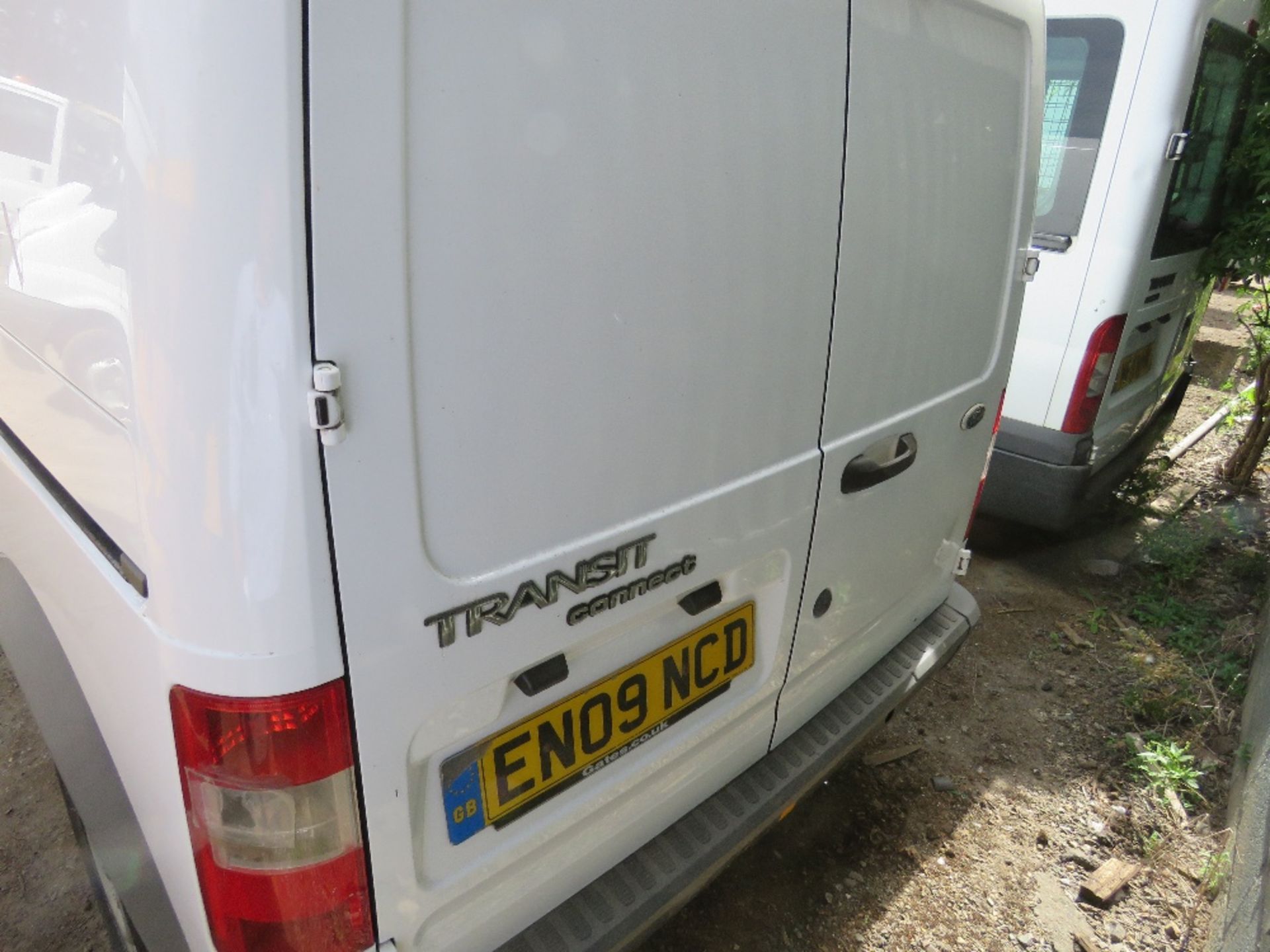 FORD TRANSIT CONNECT PANEL VAN REG: EN09 NCD TESTED TILL 31/08/20, 177,791 REC MILES. DIRECT EX LOC - Image 5 of 8