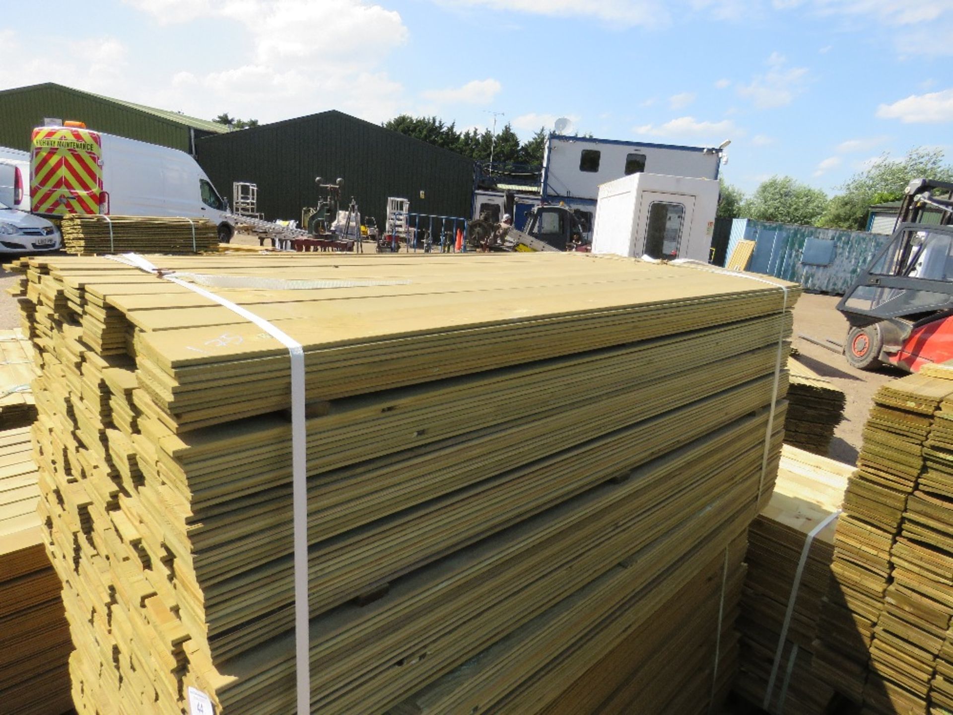 2 X PACK OF FENCE TIMBER CLADDING @1.75METRE LENGTH X 9.5CM WIDE APPROX X 0.8CM DEPTH APPROX - Image 3 of 3