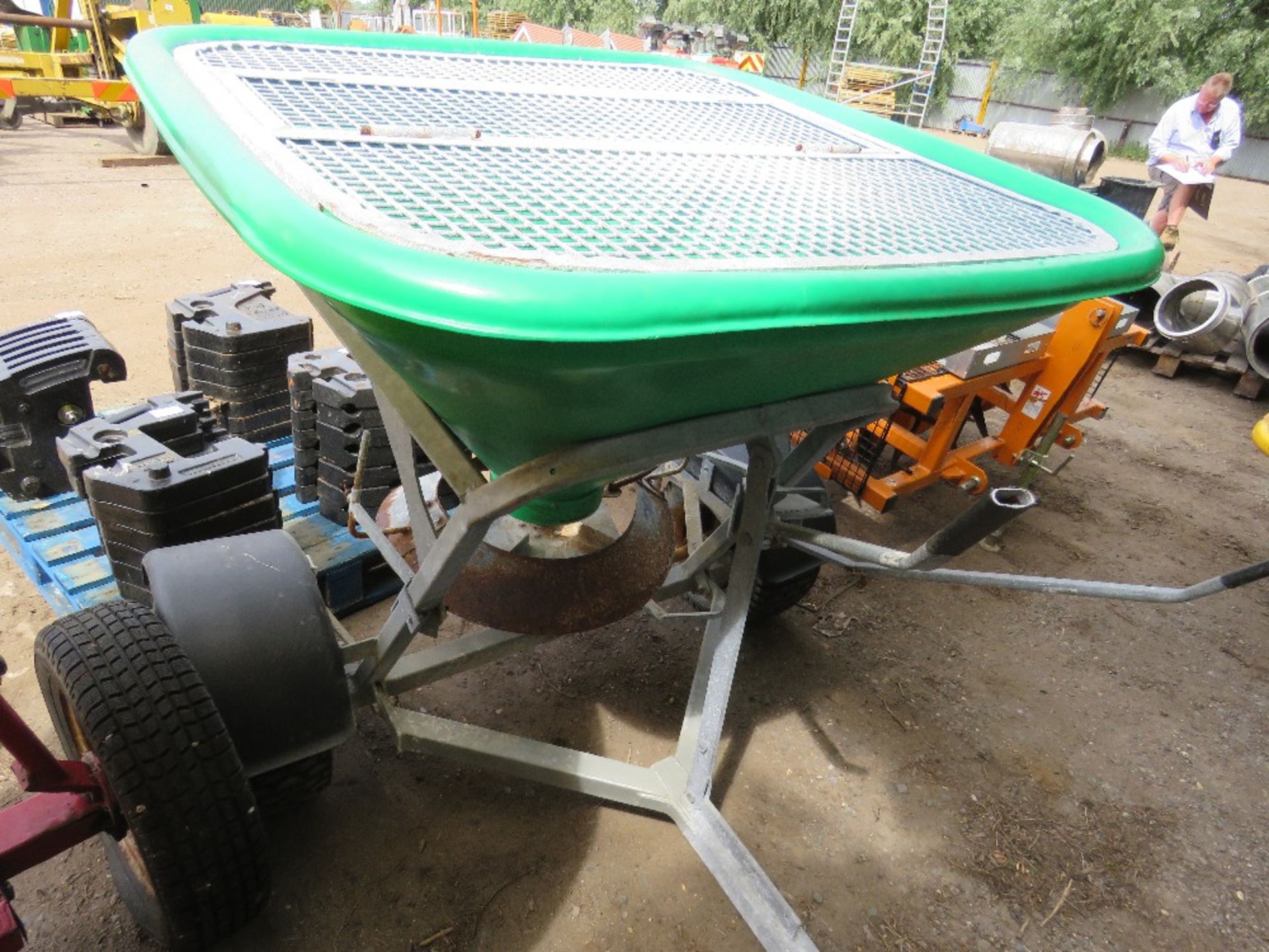 GREEN TOWED SALT SPREADER - Image 2 of 2