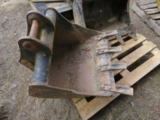 Toothed excavator bucket on 35mm pins, 2ft width approx.