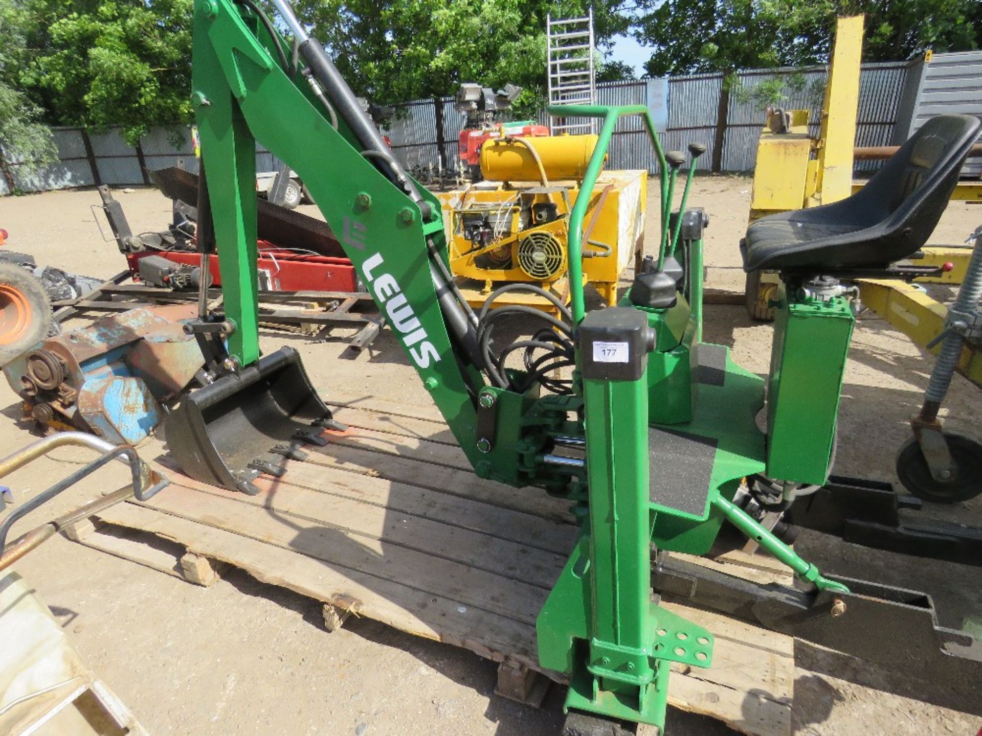 LEWIS 320S BACK HOE ATTATCHMENT FOR TRACTOR, PREVIOUSLY FITTED ON A JOHN DEERE 3520 TRACTOR