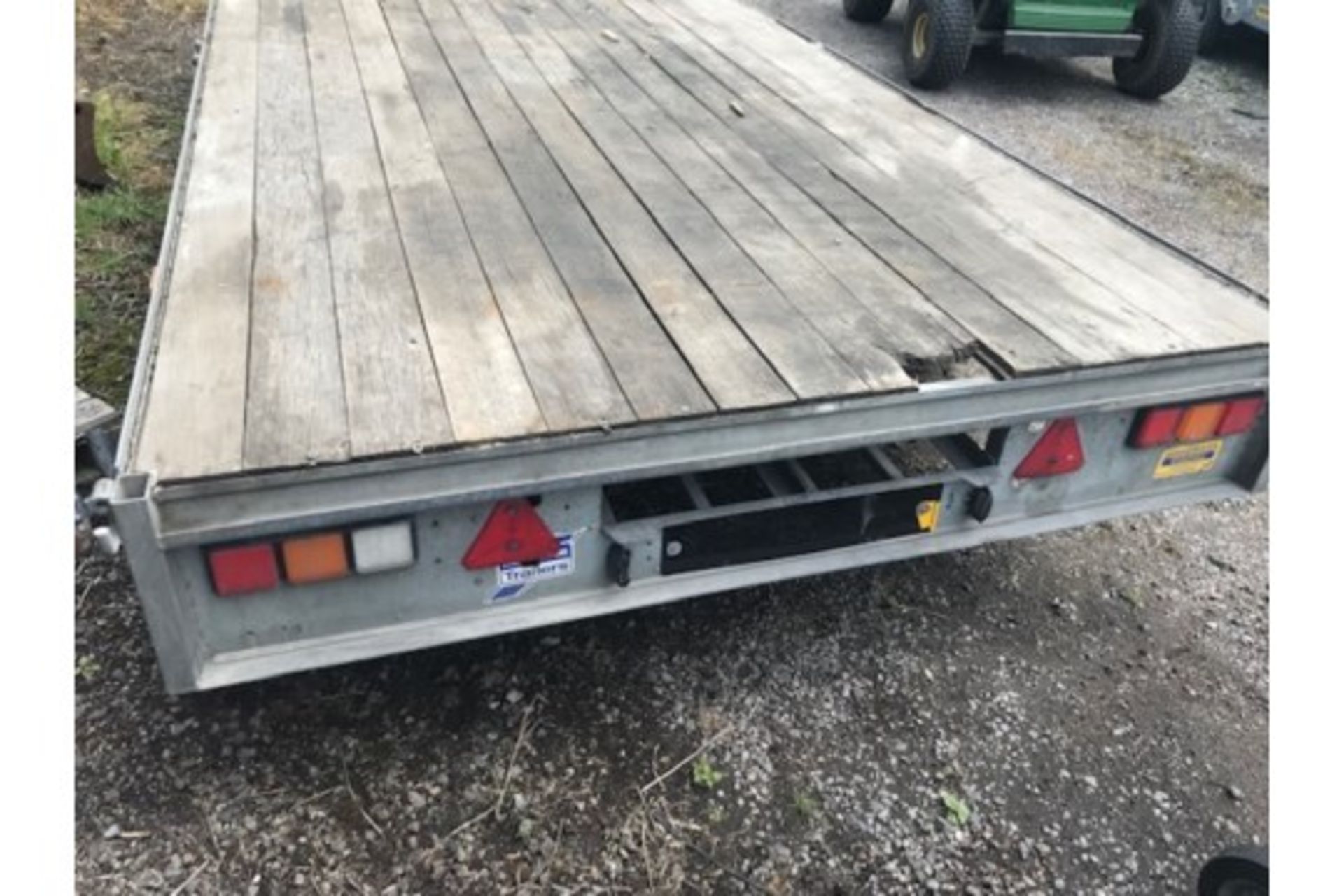 IFOR WILLIAMS TRI AXLE 14 FT. FLAT TRAILER WITH HEAVY DUTY FLOOR AND LED LIGHTS YEAR 2016 BUILD 6 FT - Image 3 of 12