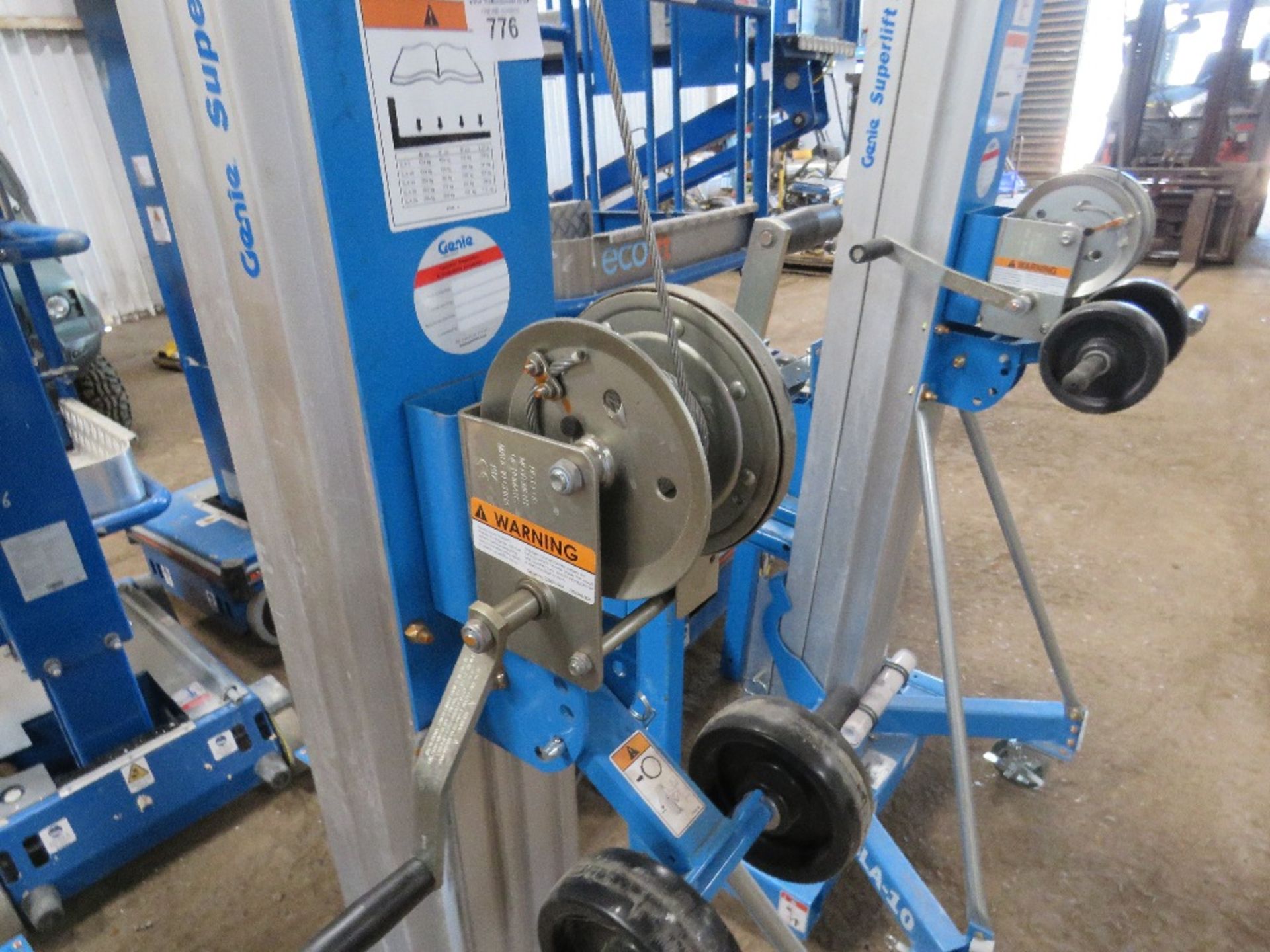 GENIE SUPERLIFT SLA10 MATERIAL HOIST COMPLETE WITH FORKS, YEAR 2018. WHEN TESTED WAS SEEN TO LIFT A - Image 3 of 4