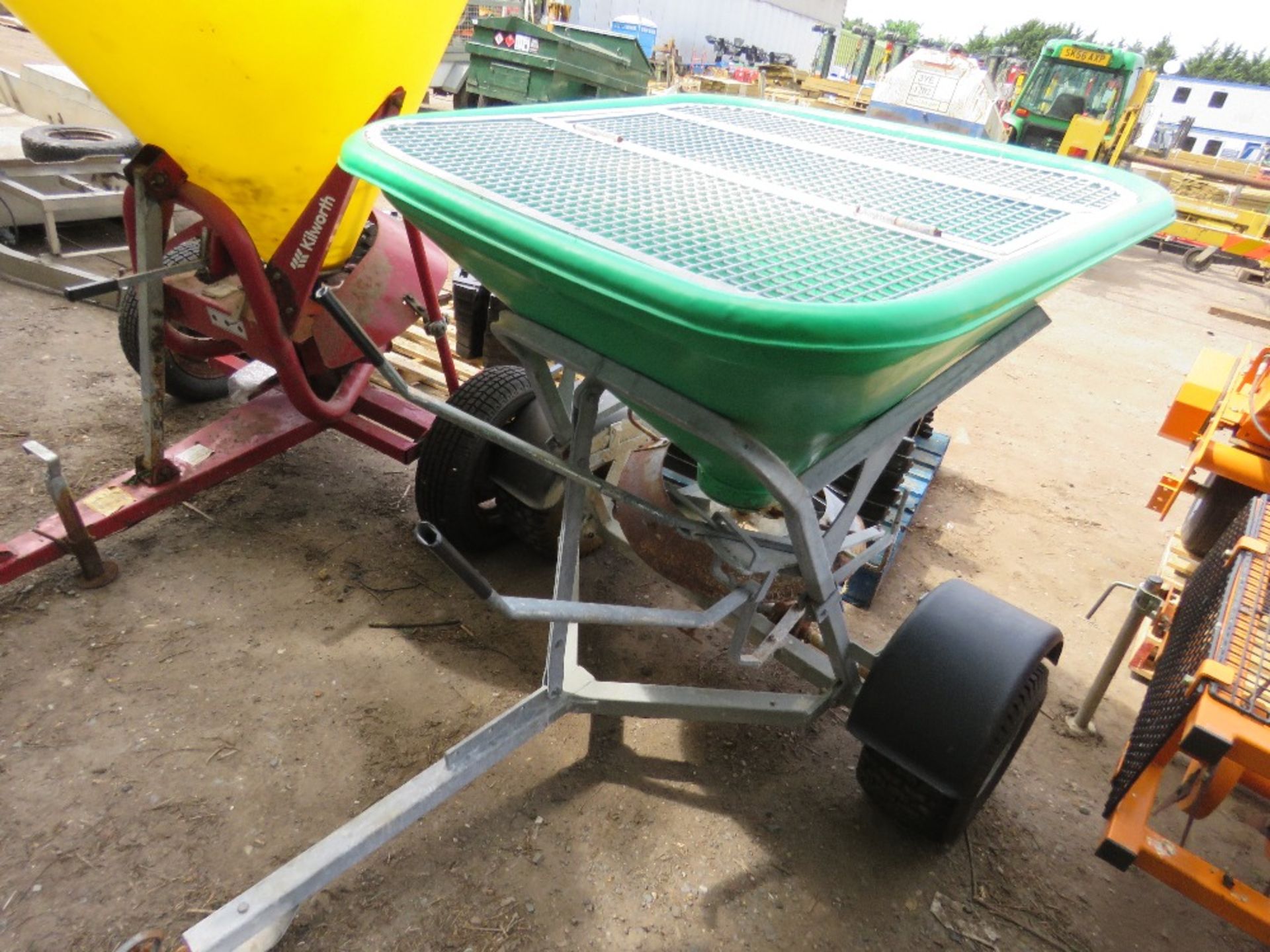 GREEN TOWED SALT SPREADER