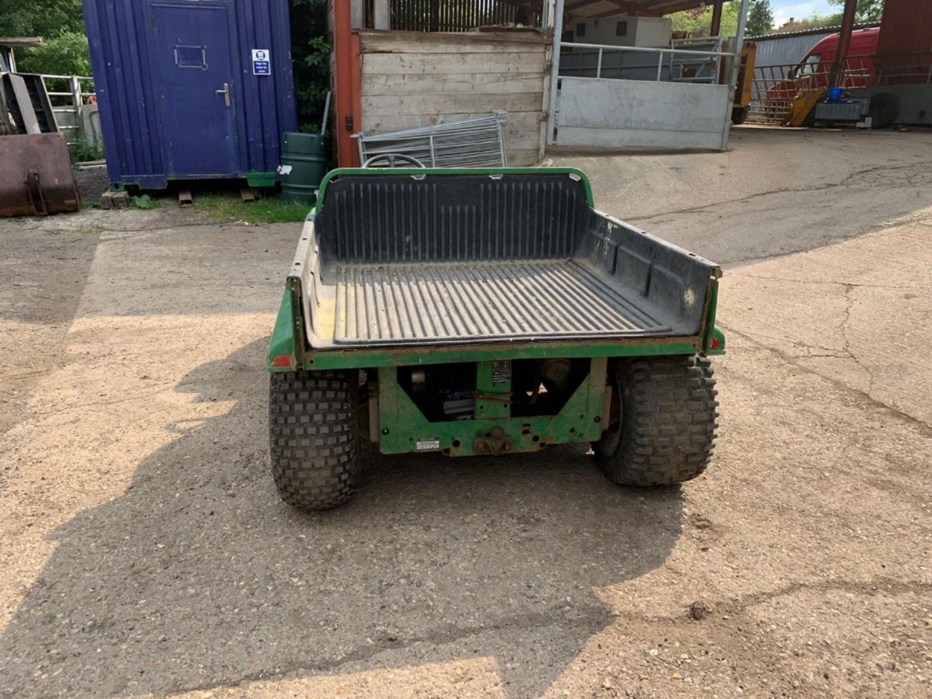 JOHN DEERE GATOR. 6X4, 3 CYLINDER DIESEL. YEAR 2002, SHOWS 5360 HOURS . SEEN TO START, RUN, DRIVE, S - Image 3 of 6