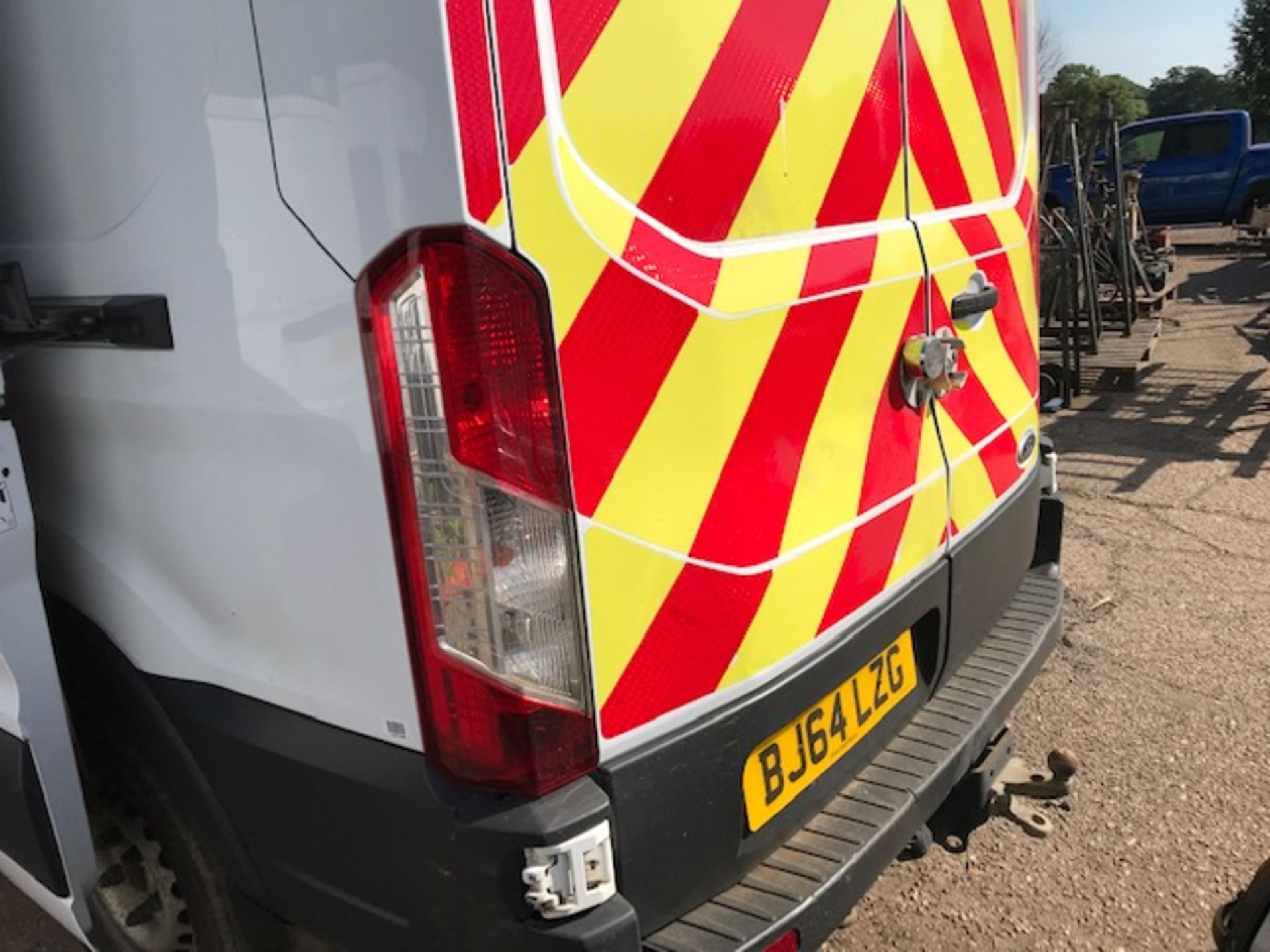 FORD TRANSIT LWB HIGH TOP PANEL VAN REG:BJ64 LZG. PREVIOUSLY USED AS FITTER'S VEHICLE SO HAS RACKIN - Image 9 of 11