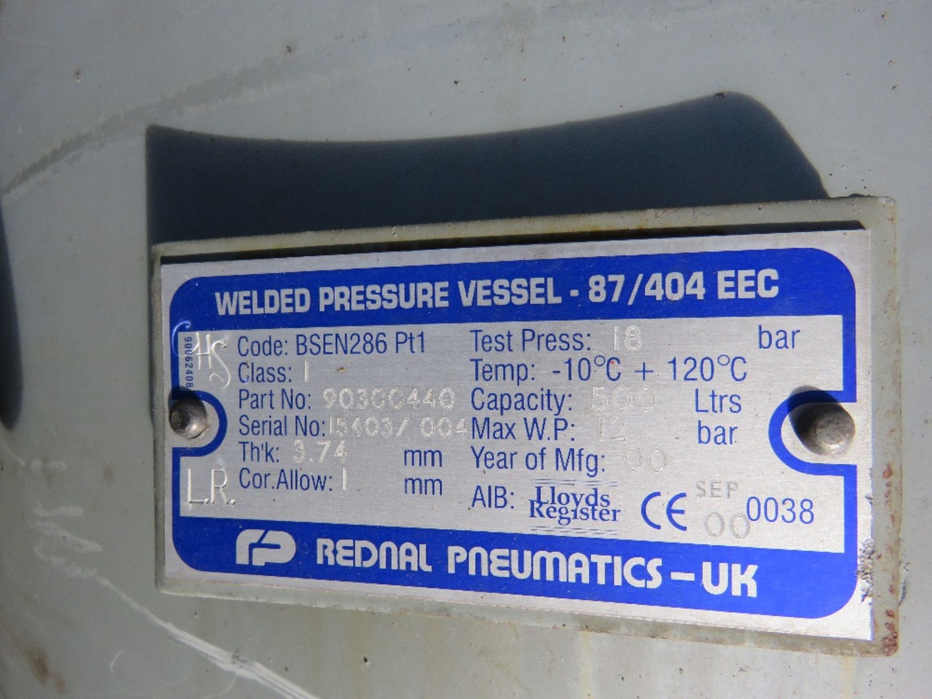 RENNER RS18.5 PACKAGED AIR COMPRESSOR PLUS RECEIVER AND DRIER. 2910 LITRES/MINUTE CAPACITY, YEAR 200 - Image 6 of 8