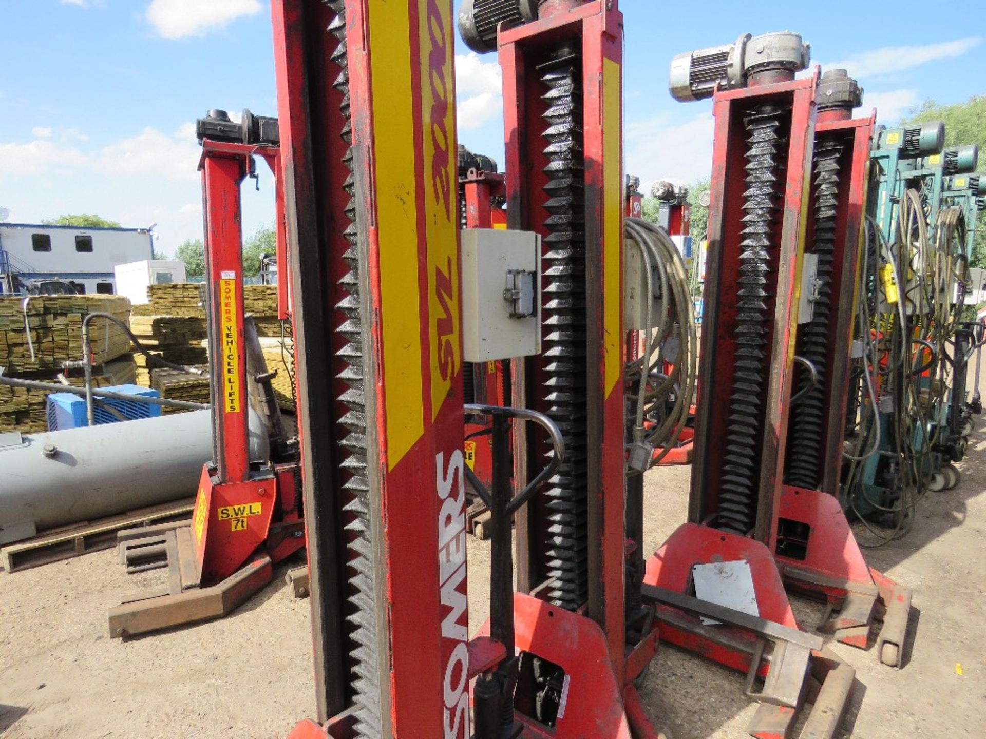 SET OF 4 X SOMERS SVL2000 PORTABLE COLUMN LIFT UNITS FOR COMMERCIAL VEHICLES, 7 TONNE RATED CAPACIT - Image 5 of 5