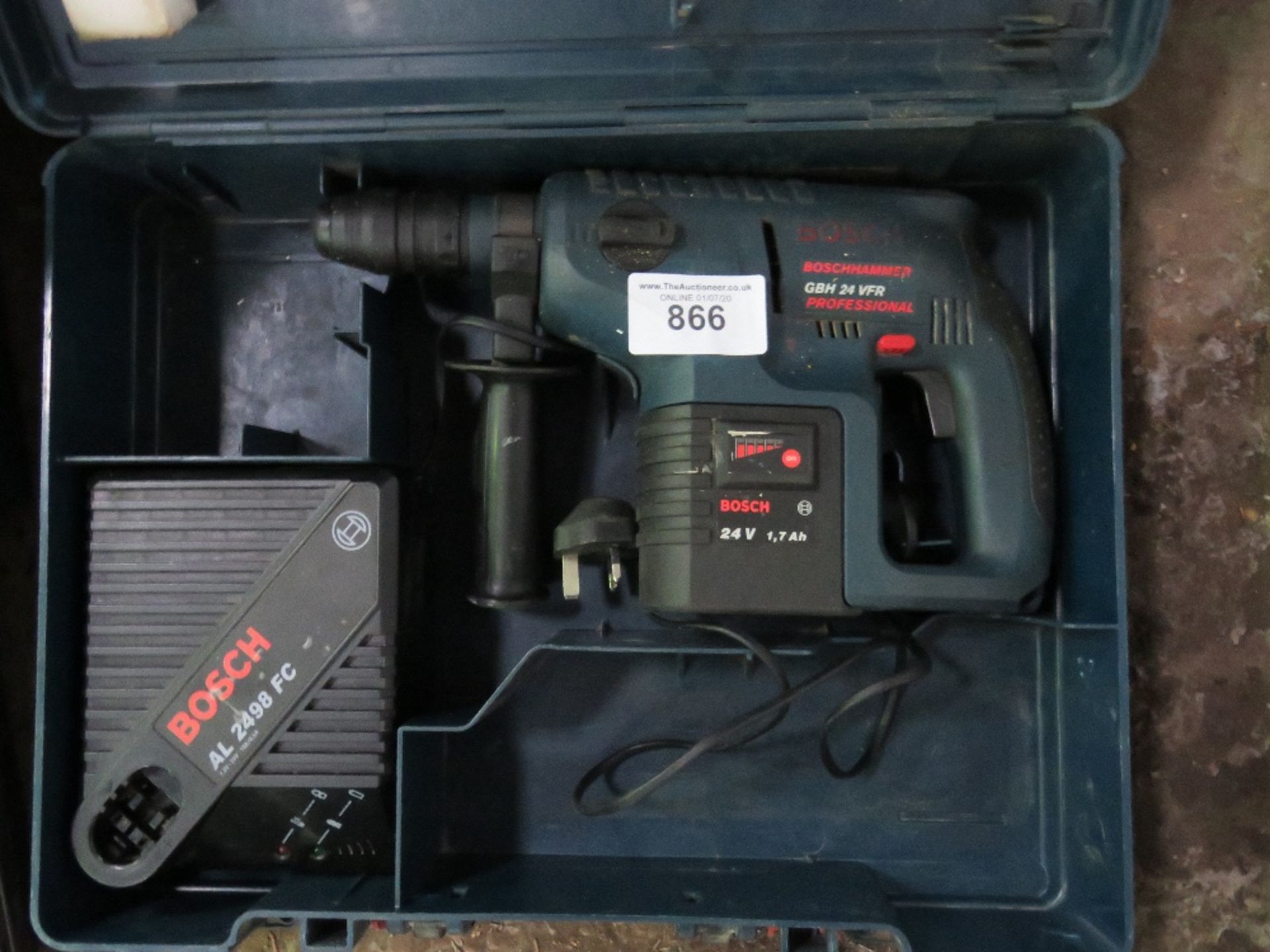 BOSCH BATTERY DRILL SET