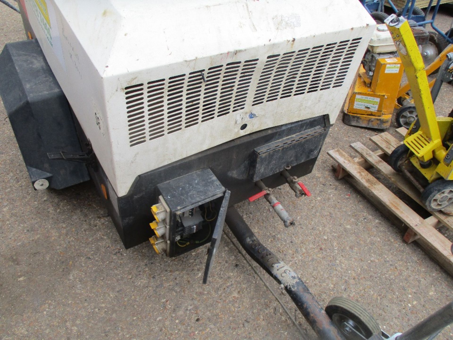 INGERSOLL RAND 731 COMPRESSOR YEAR 2011 SN:UN5731EFXBY322081. WHEN TESTED WAS SEEN TO RUN AND MAK - Image 2 of 3