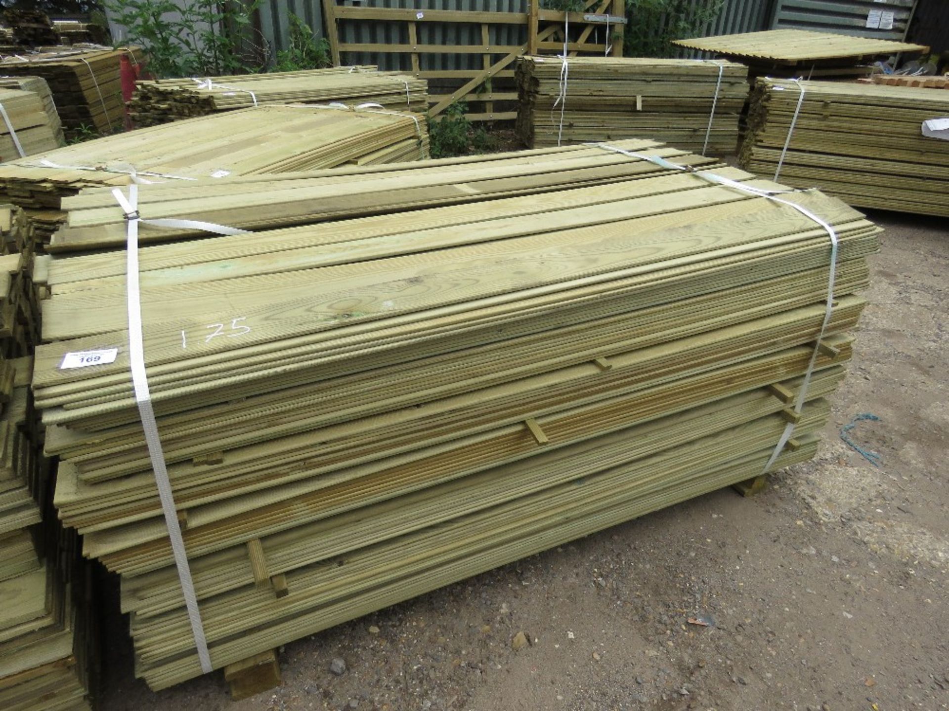 LARGE PACK OF TIMBER FENCING SLATS 10CM WIDE X 0.7CM DEPTH X 1.75M LENGTH APPROX