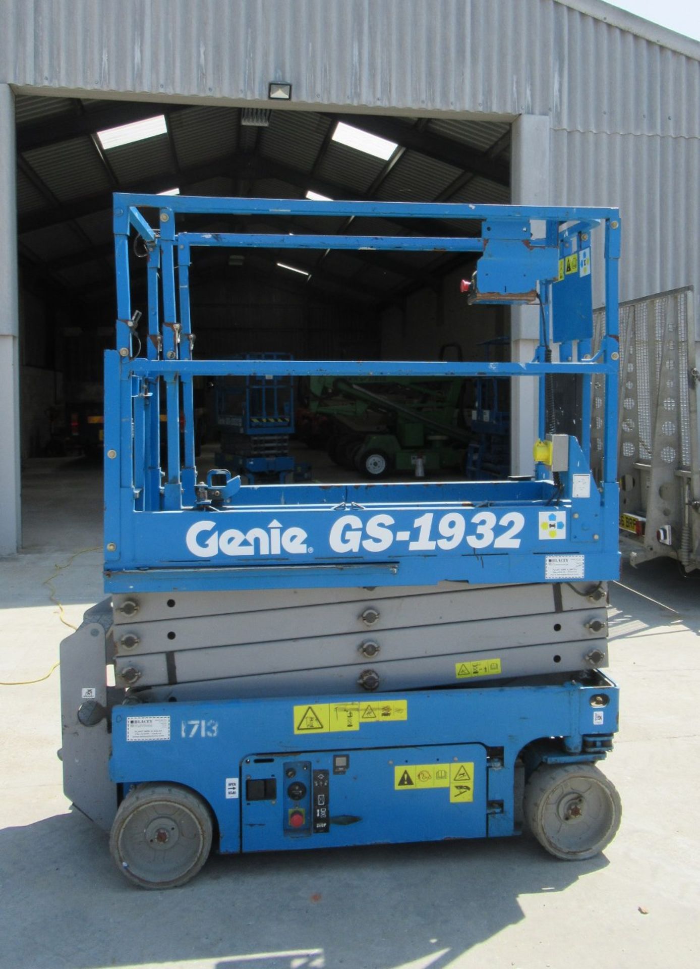 GENIE GS1932 SCISSOR LIFT ACCESS PLATFORM