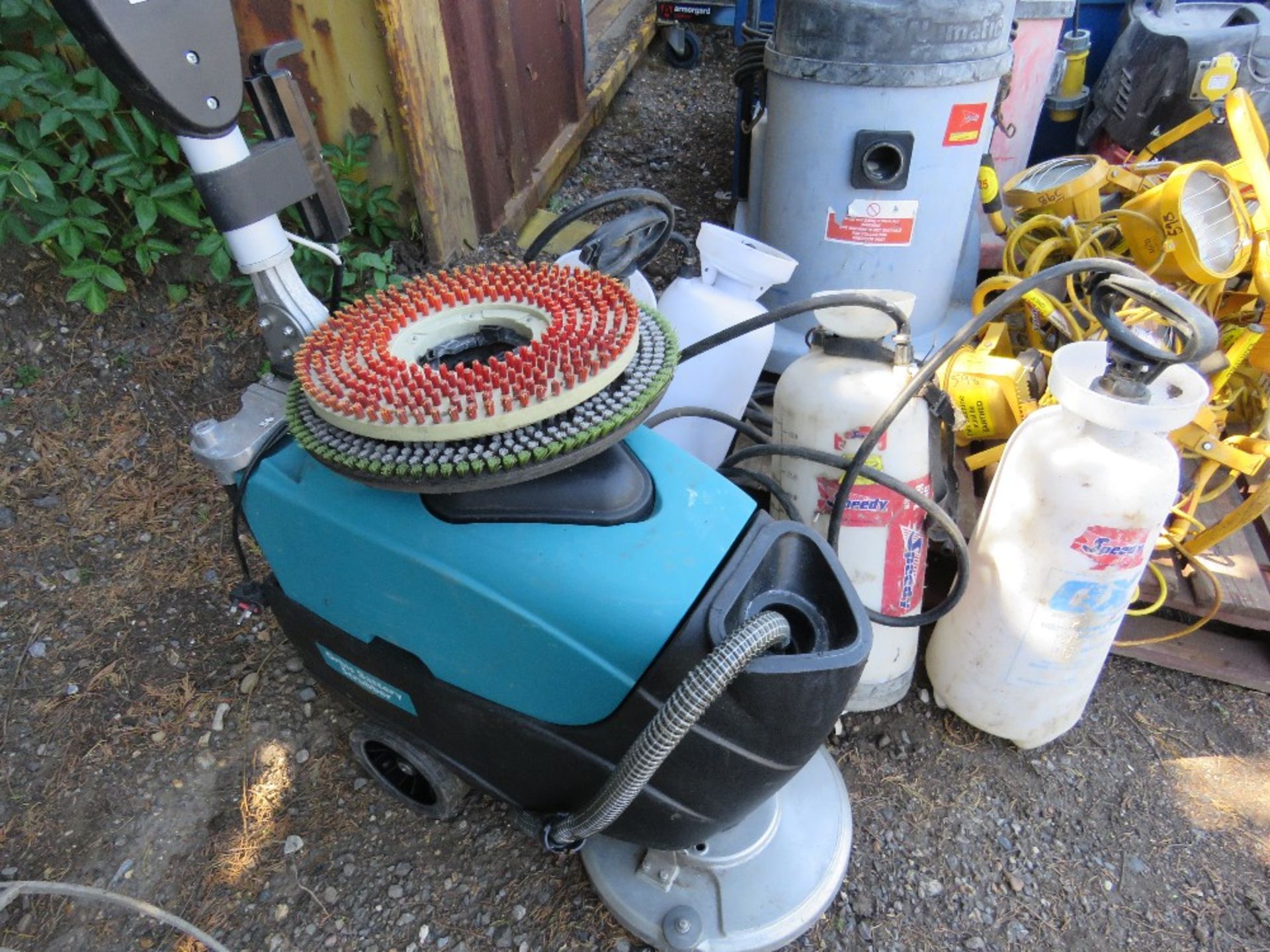 3 x VACUUMS, QTY OF LIGHTS, 4 X WET CUT BOTTLES PLUS ORBIS BATTERY SCRUBBER UNIT - Image 5 of 5