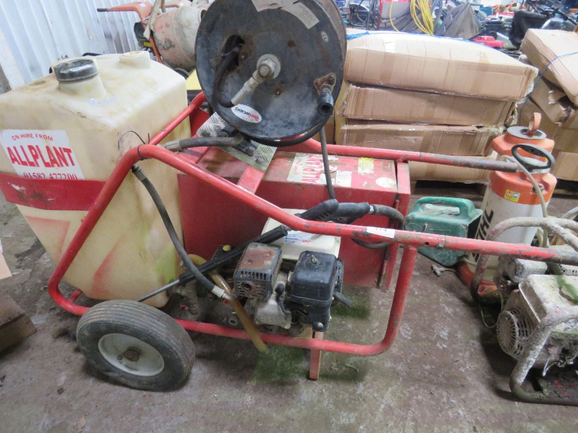 HONDA PRESSURE WASHER BOWSER C/W TANK. WHEN TESTED WAS SEEN TO RUN..PUMP UNTESTED..NO WATER IN TANK