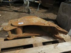 8" EXCAVATOR BUCKET ON 40MM PINS