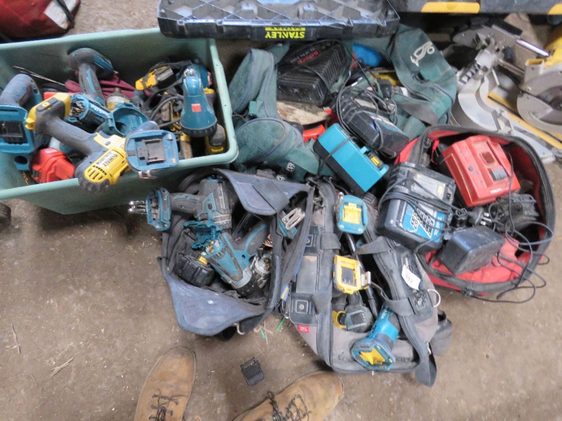 5 X BAGS OF ASSORTED POWER AND BATTERY TOOLS