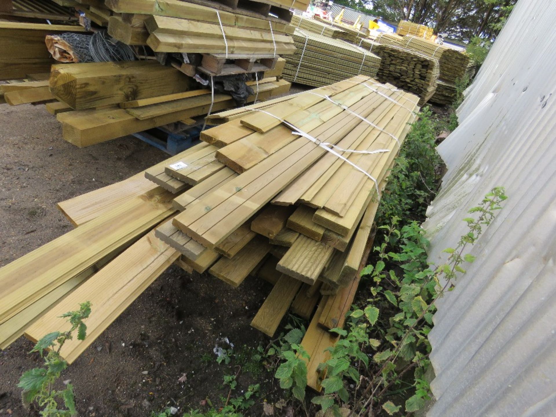 LARGE PACK OF LONG LENGTH DECKING AND TIMBER BOARDS ETC - Image 4 of 4