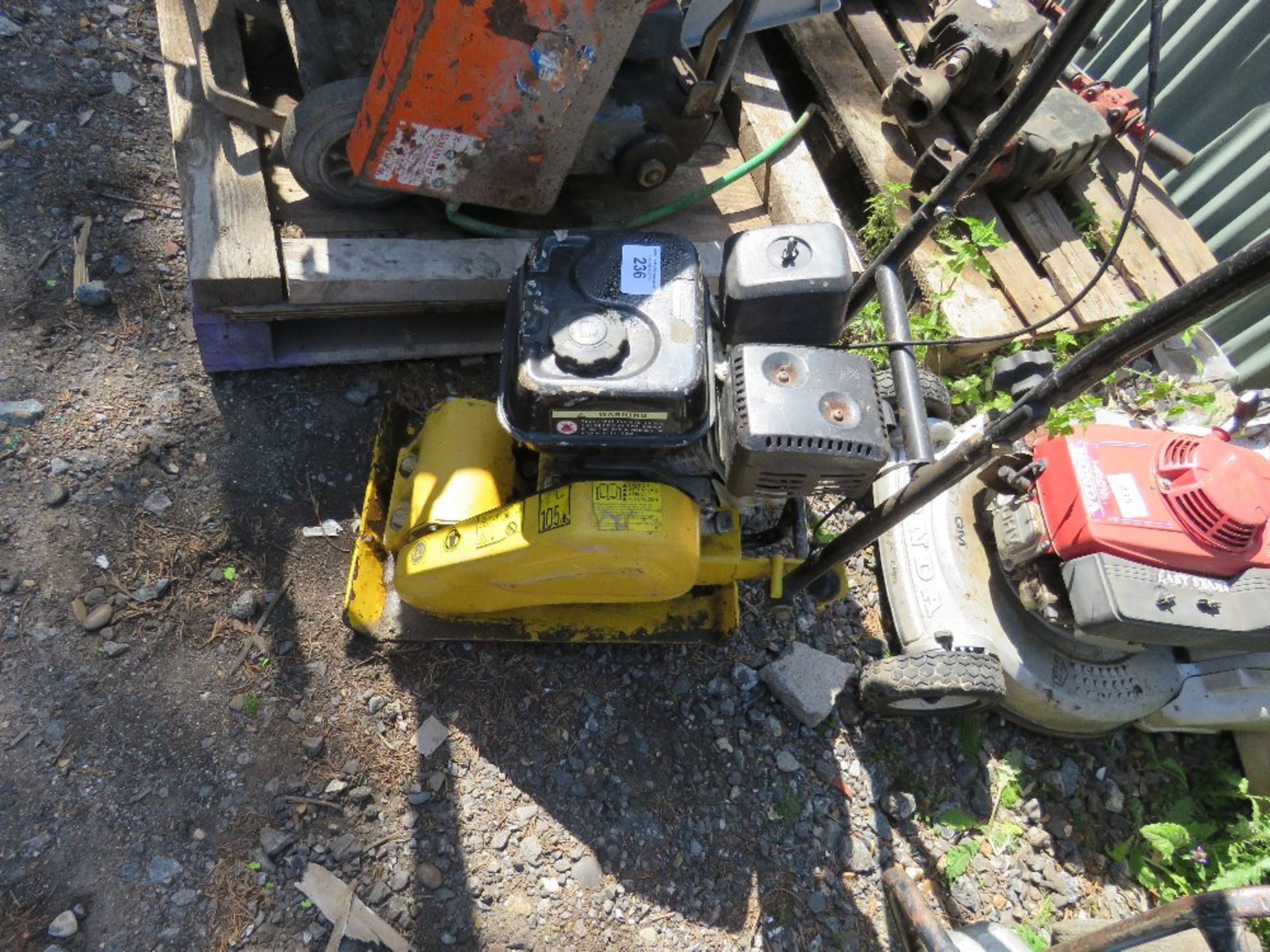 PETROL ENGINED COMPACTION PLATE - Image 3 of 3