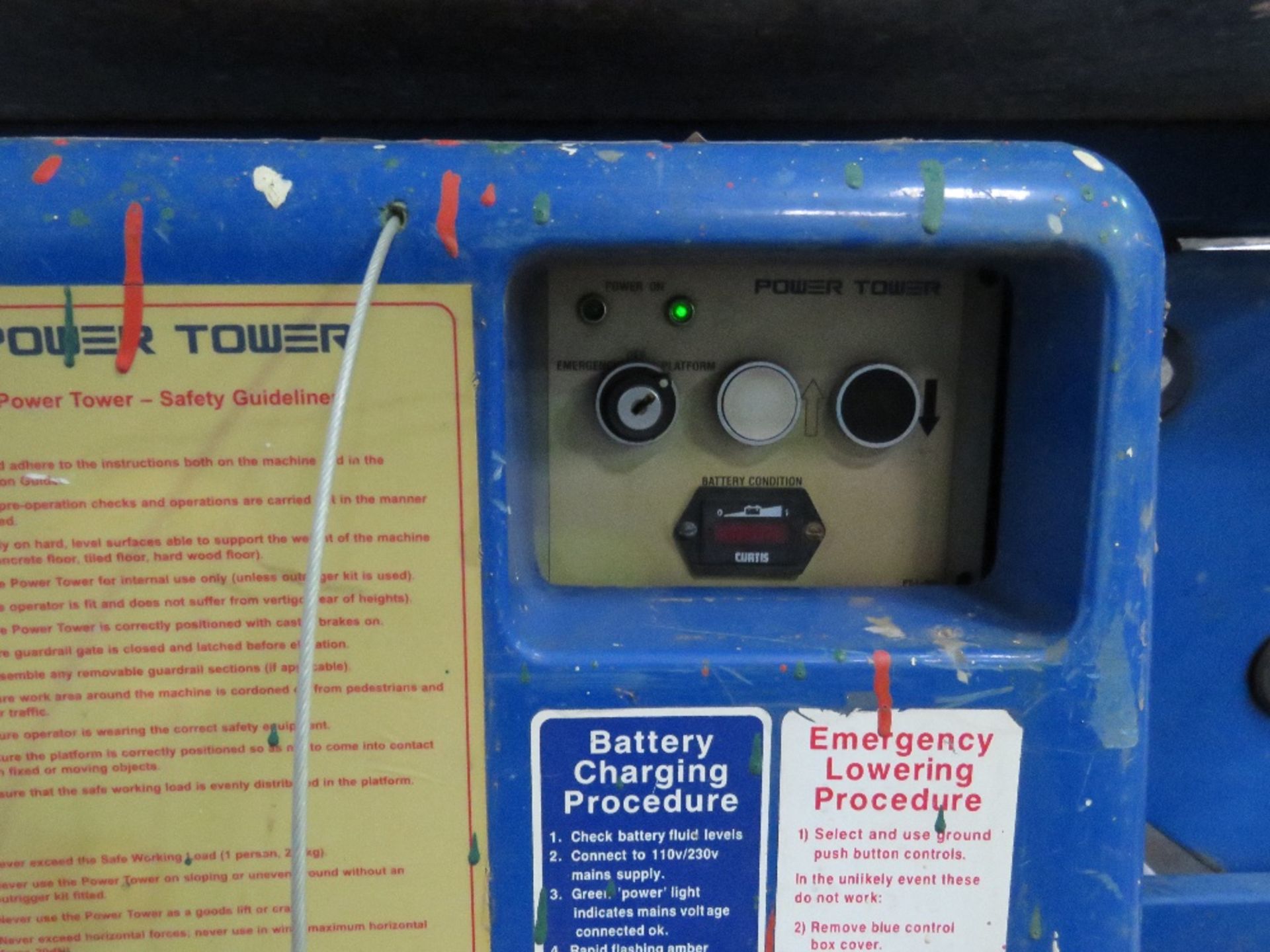 POWER TOWER ACCESS UNIT, YEAR 2008. WAS WORKING A FEW MONTHS AGO BUT STORED SINCE...BATTERY FLAT. - Image 3 of 4