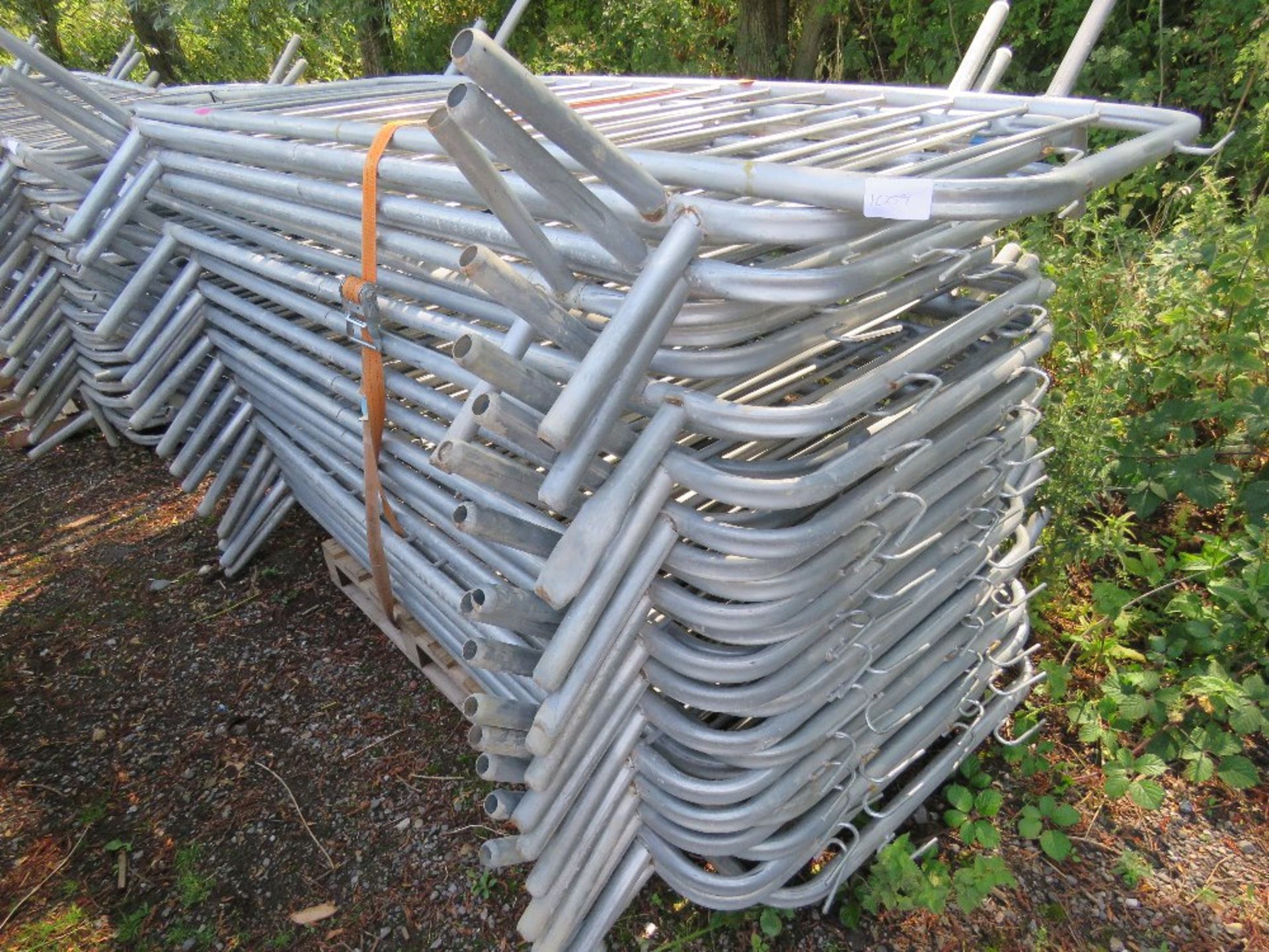 APPROX 35 X METAL PEDESTRIAN BARRIERS................................... ADDITIONAL TERMS: All items