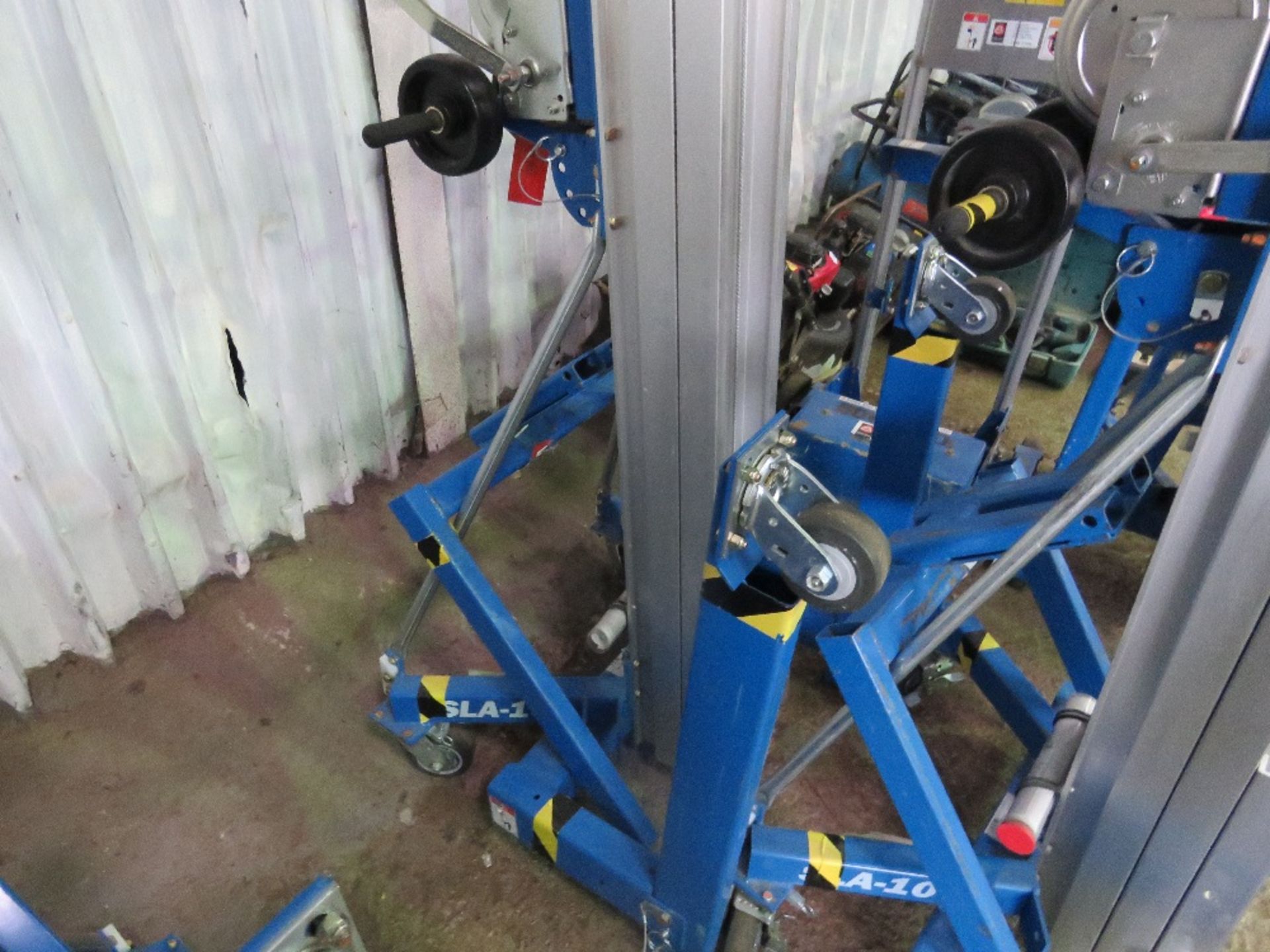GENIE SLA10 2 SECTION CABLE OPERATED MATERIAL LIFT HOIST UNIT C/W FORKS, YEAR 2018 BUILD, DIRECT EX
