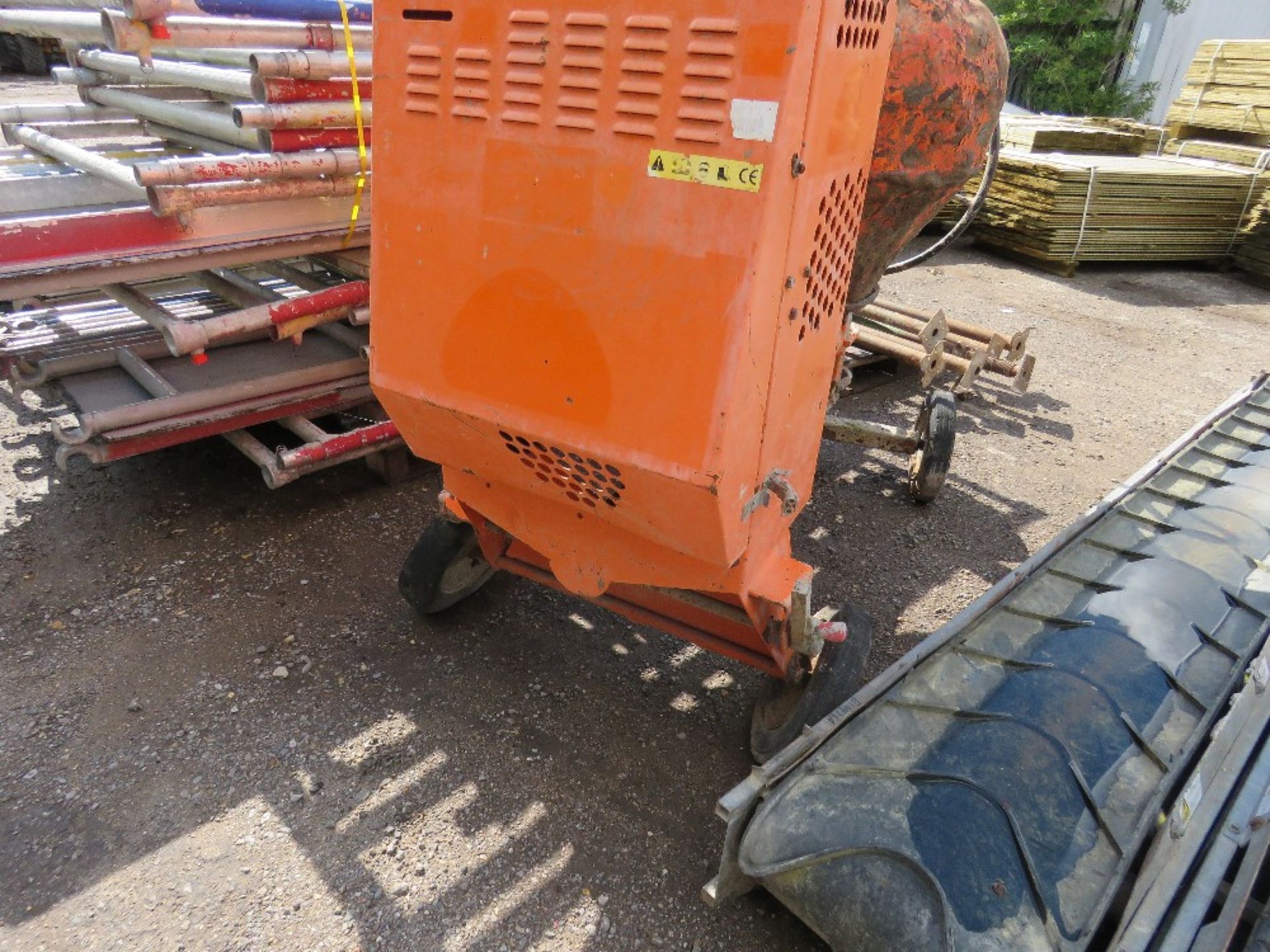 110 VOLT BELLE SITE MIXER. WHEN TESTED WAS SEEN TO RUN AND MIX - Image 2 of 3