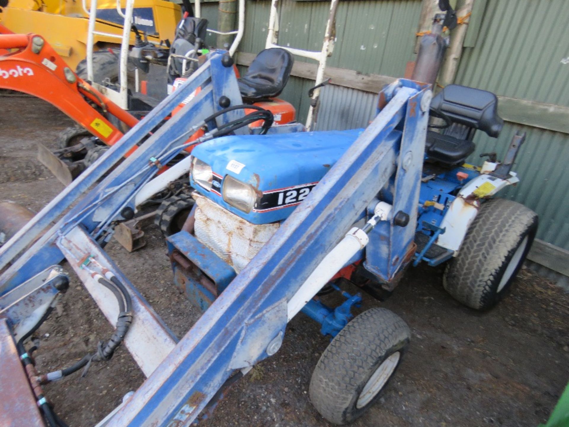 FORD 1220 HST TRACTOR WITH BEAVER FOREND LOADER. 2258 REC HRS. - Image 7 of 7