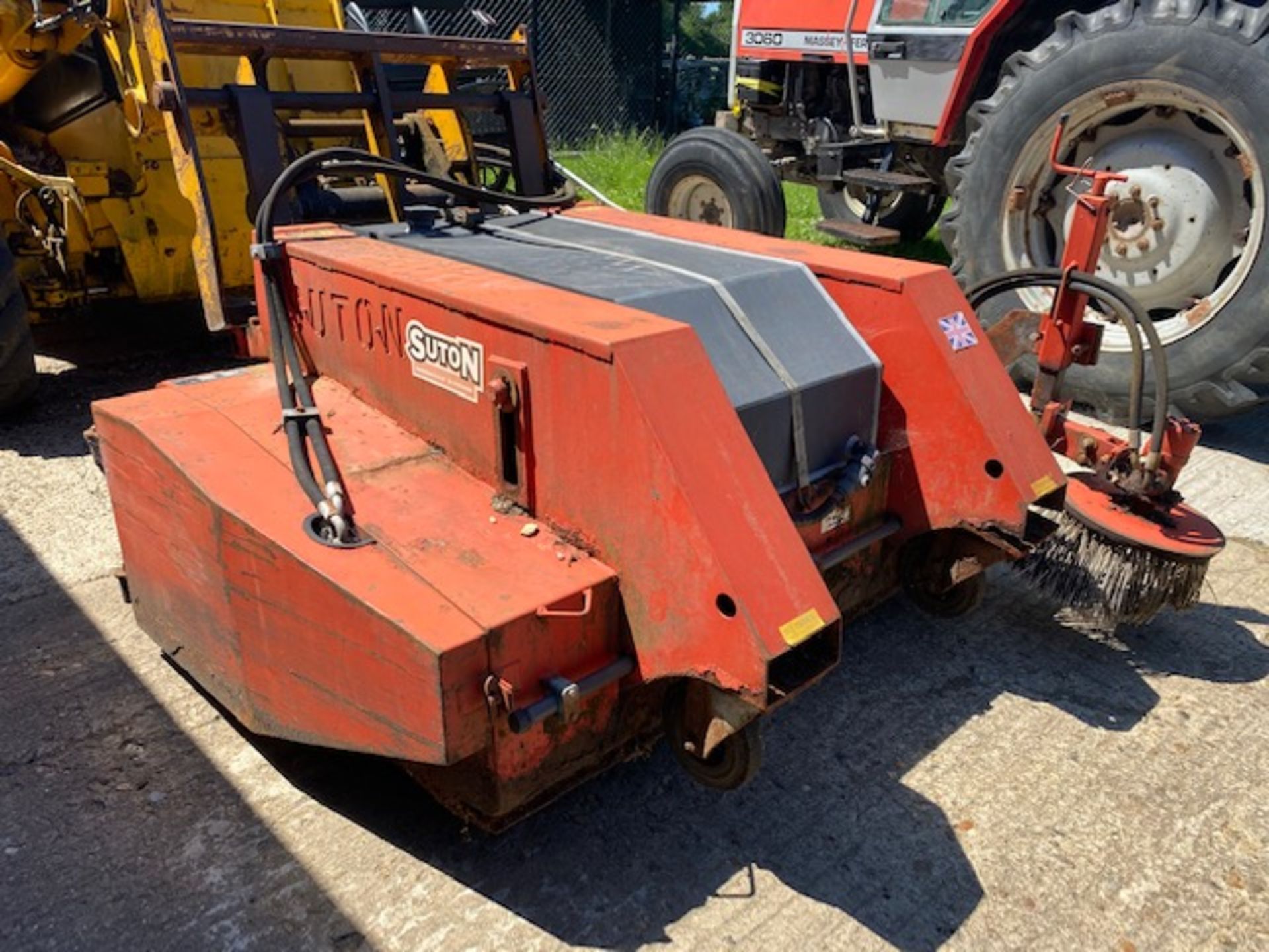 FORKLIFT MOUNTED HYDRAULIC DRIVEN SWEEPER UNIT. ITEM LOCATED NEAR TAKELEY, ESSEX. VIEWING/COLLECTION