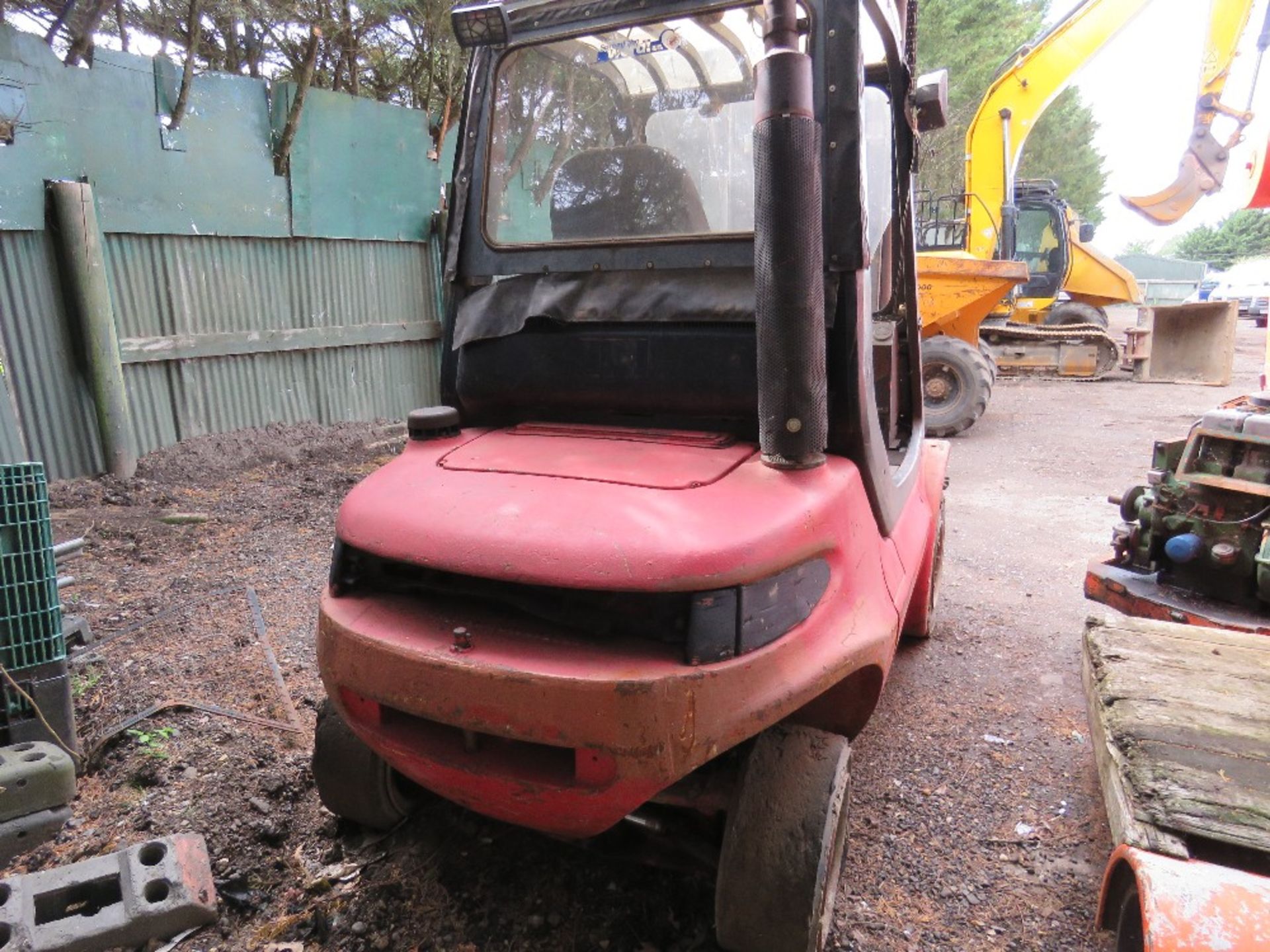 LINDE H40D YARD FORKLIFT C/W LONG TINES. WHEN TESTED WAS SEEN TO DRIVE, STEER AND LIFT - Image 3 of 4