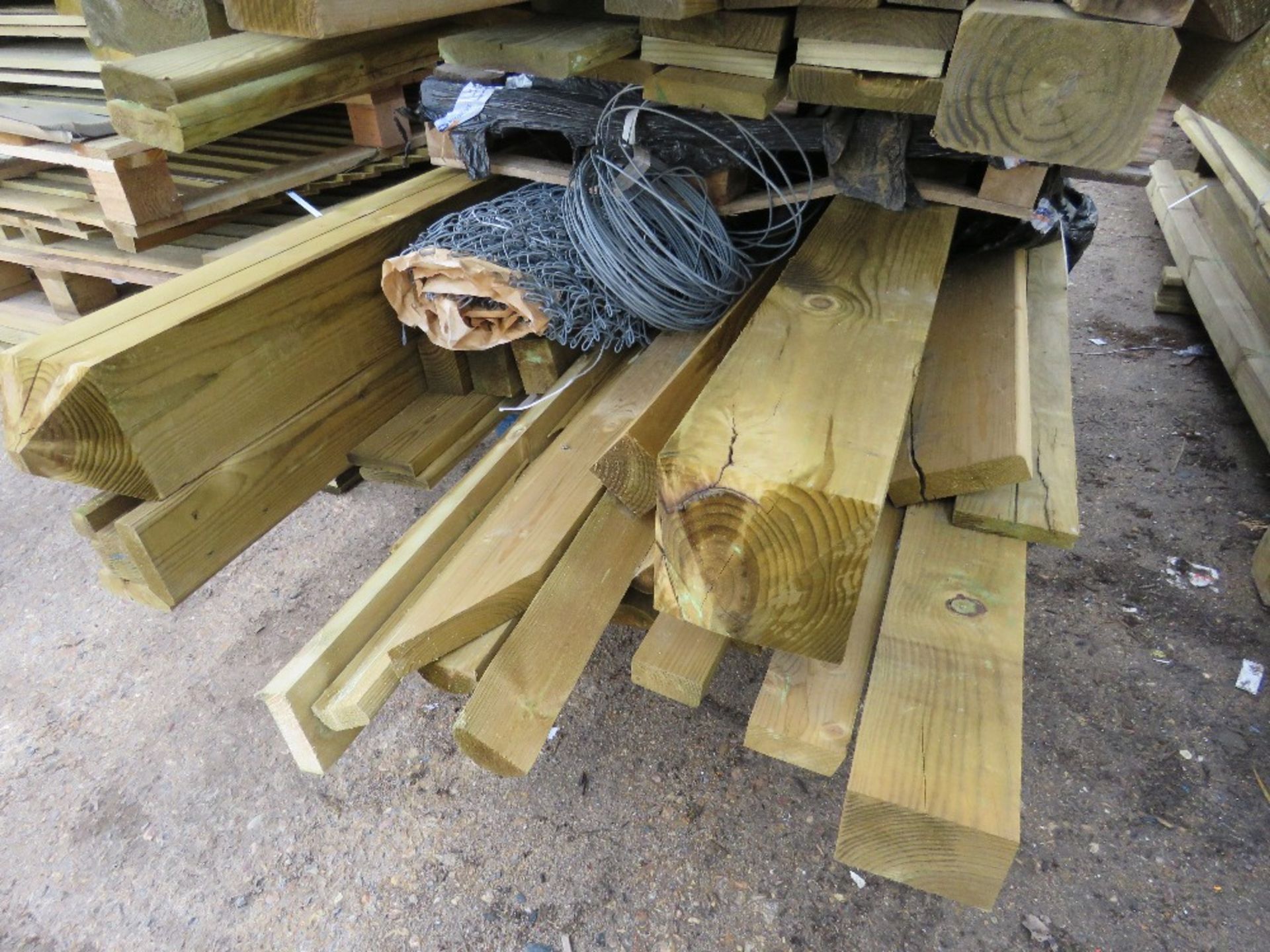 3 X PALLETS OF POSTS, TIMBERS AND ROLL OF CHAINLINK FENCING - Image 3 of 4