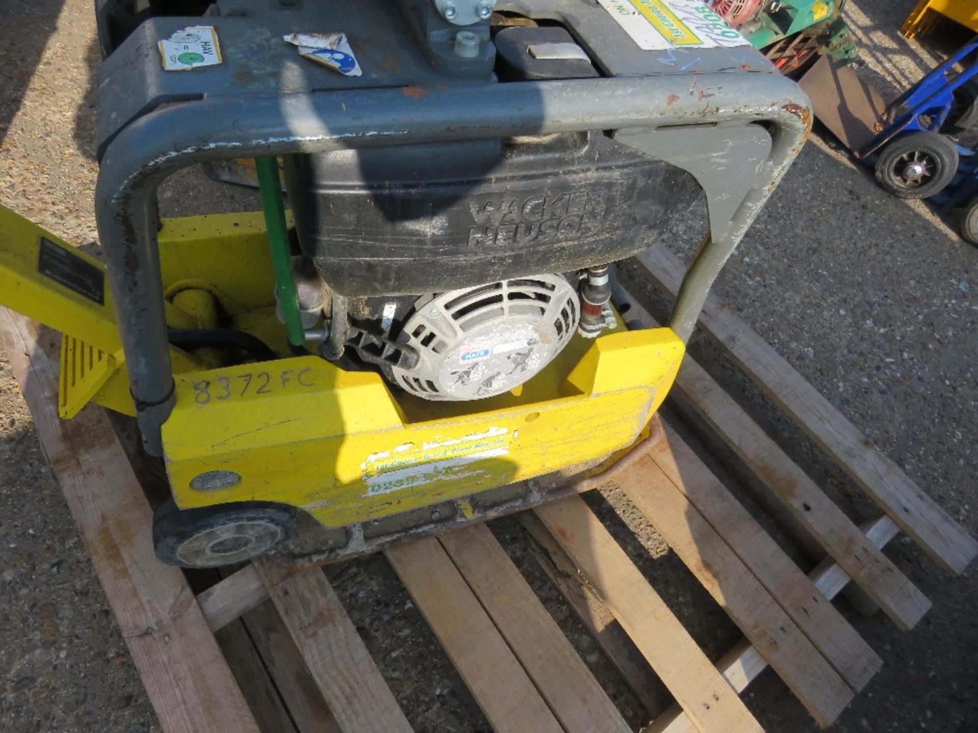 WACKER NEUSON DPU2540H DIESEL COMPACTION PLATE YEAR 2017. WHEN TESTED WAS SEEN TO RUN BUT HANDLE IS - Image 7 of 7