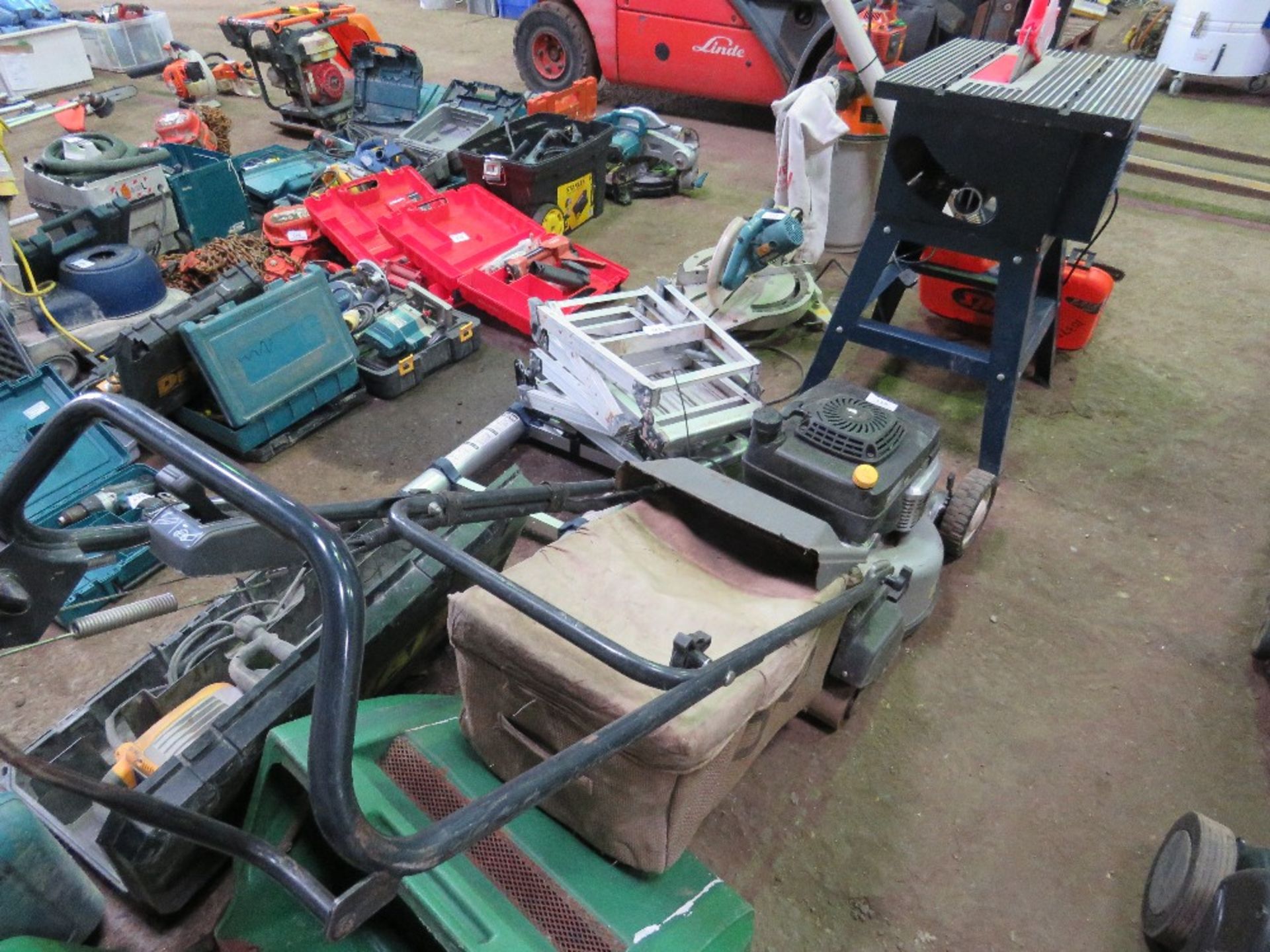 COBRA PETROL MOWER C/W COLLECTOR - Image 2 of 2