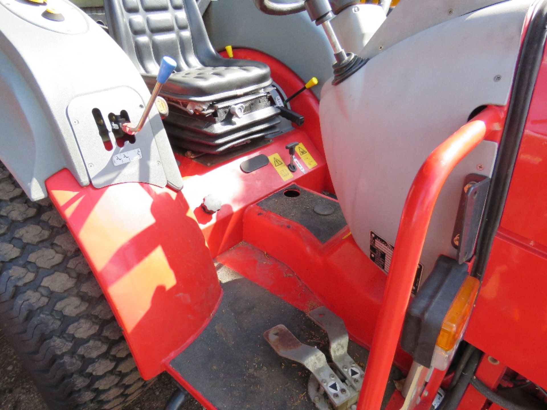 MCCORMICK GX45H 4WD TRACTOR ON GRASS TYRES. 545 REC HOURS. REG:EU53 ZLV WITH V5. HYDROSTATIC DRIVE. - Image 5 of 6