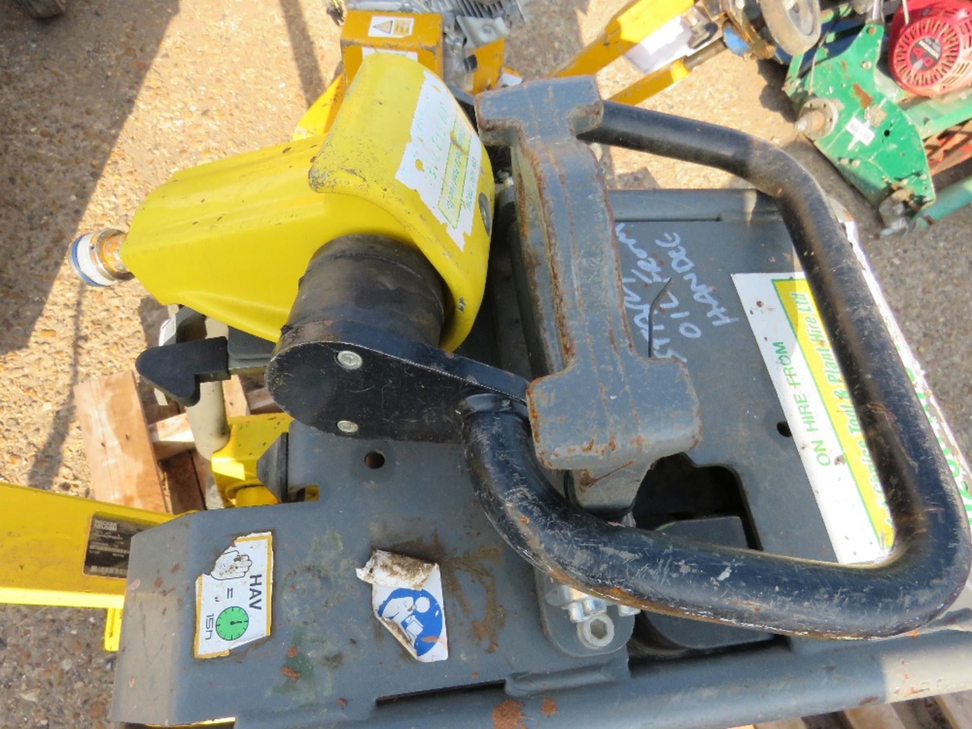 WACKER NEUSON DPU2540H DIESEL COMPACTION PLATE YEAR 2017. WHEN TESTED WAS SEEN TO RUN BUT HANDLE IS - Image 4 of 7