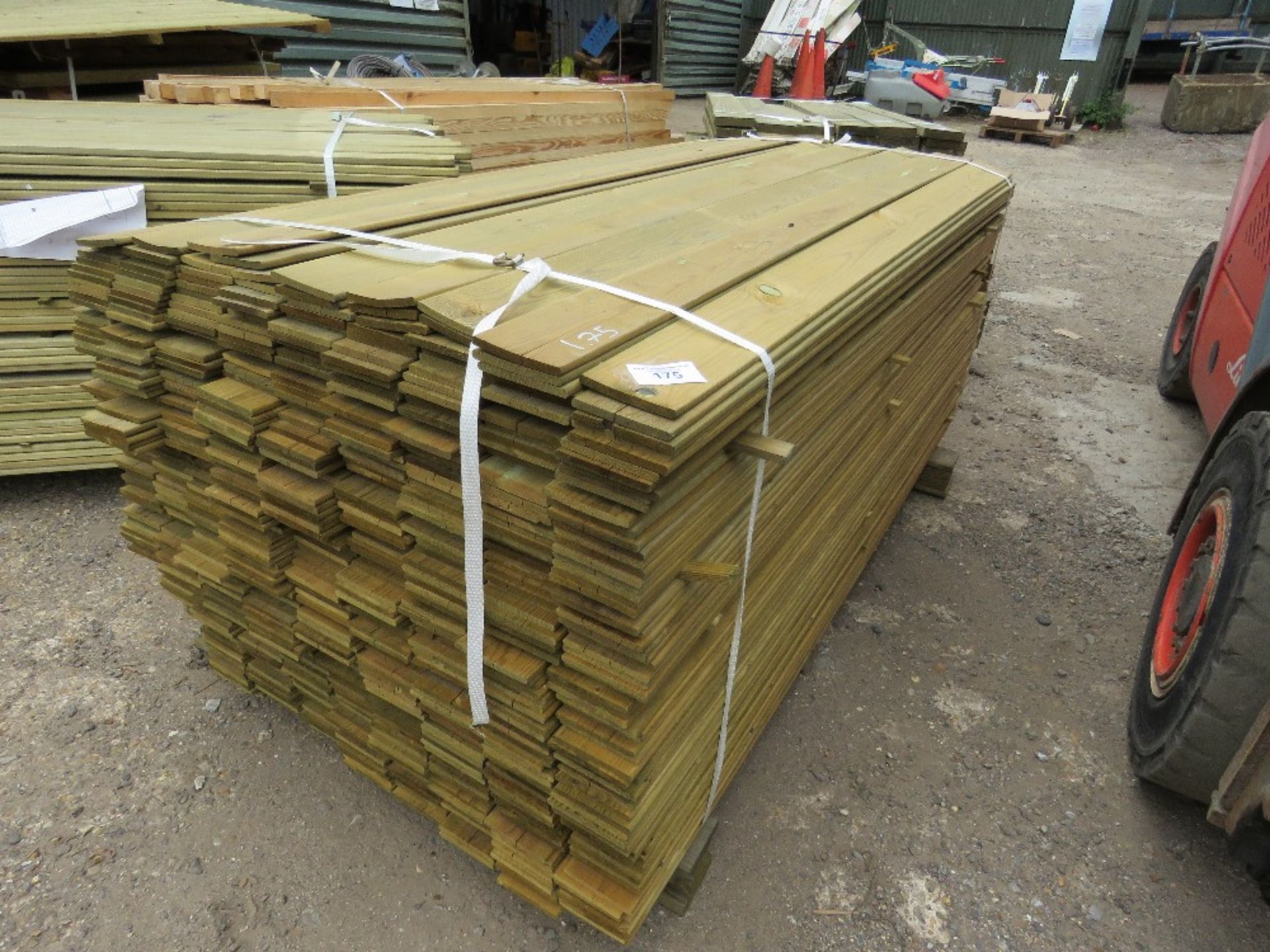 LARGE PACK OF TIMBER FENCING SLATS 10CM WIDE X 0.7CM DEPTH X 1.75M LENGTH APPROX