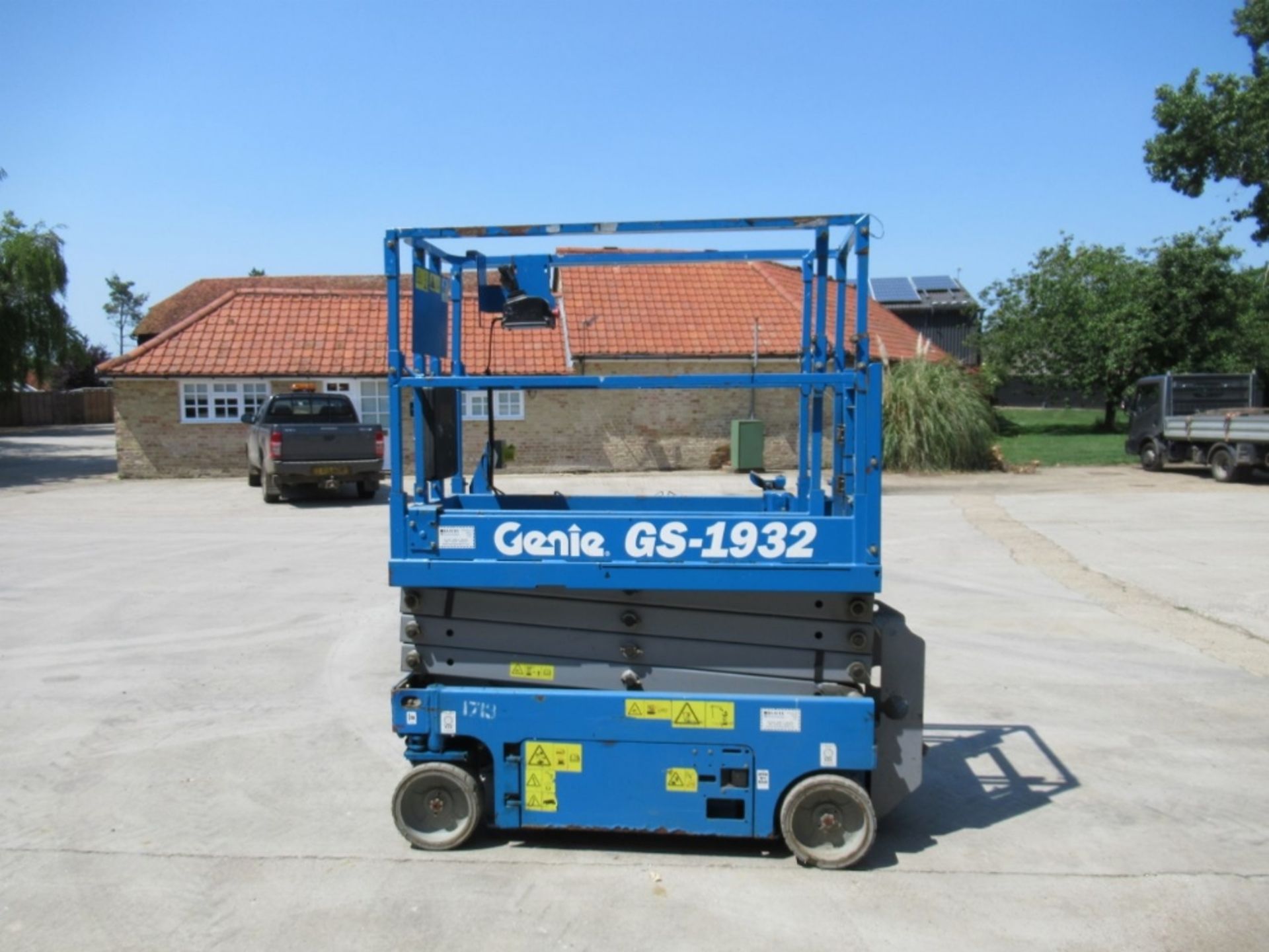 GENIE GS1932 SCISSOR LIFT ACCESS PLATFORM - Image 2 of 14