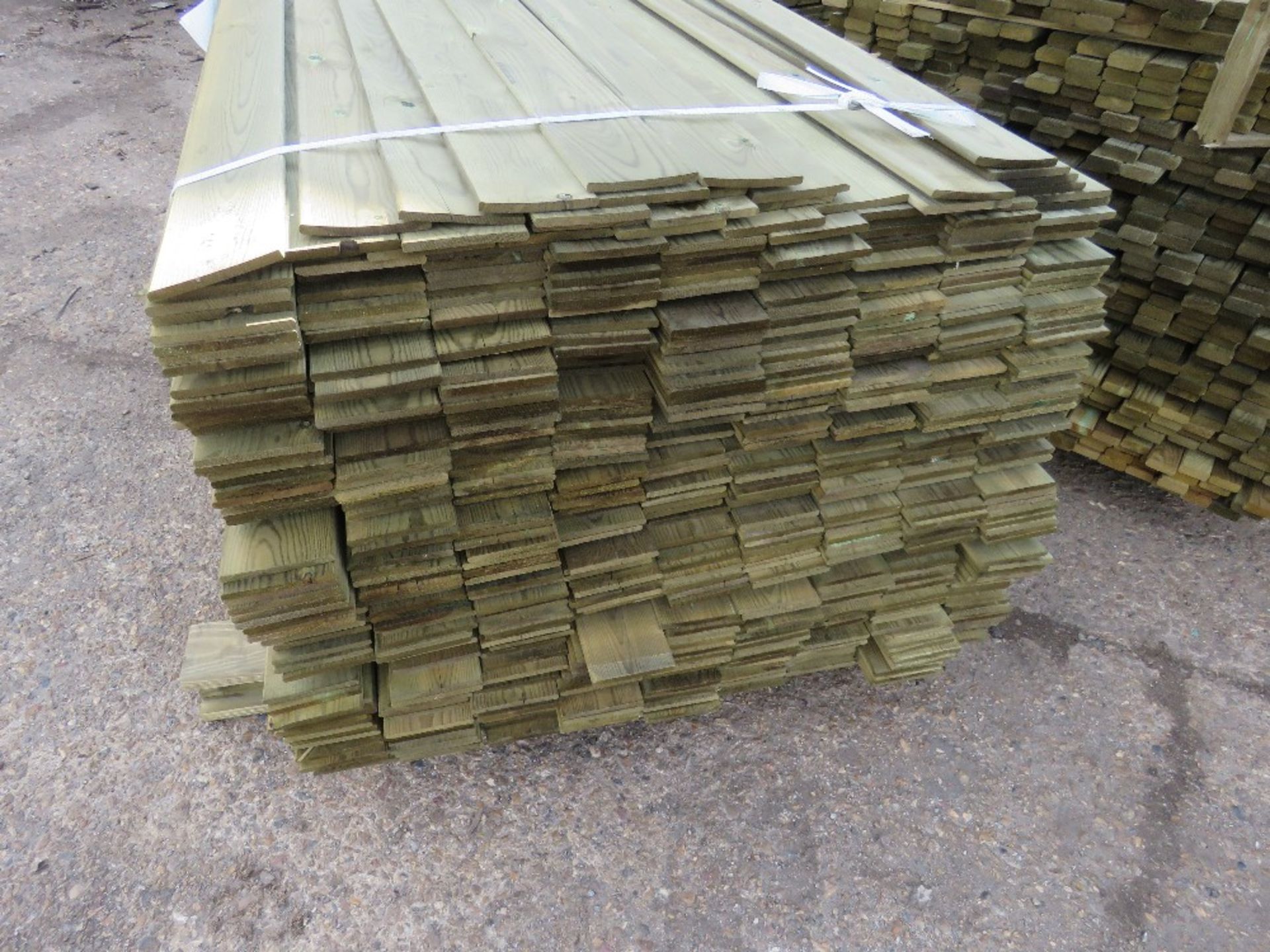 LARGE PACK OF FLAT SLAT CLADDING TIMBER 1.75METRES LENGTH X 9.5CM WIDE X 0.7CM DEPTH APPROX - Image 2 of 4
