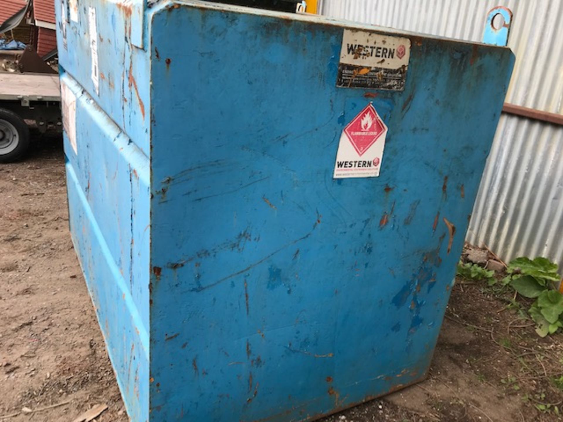 WESTERN BUNDED FUEL TANK WITH HOSE AND ELECTRIC PUMP, 2200LITRE CAPACITY - Image 6 of 7