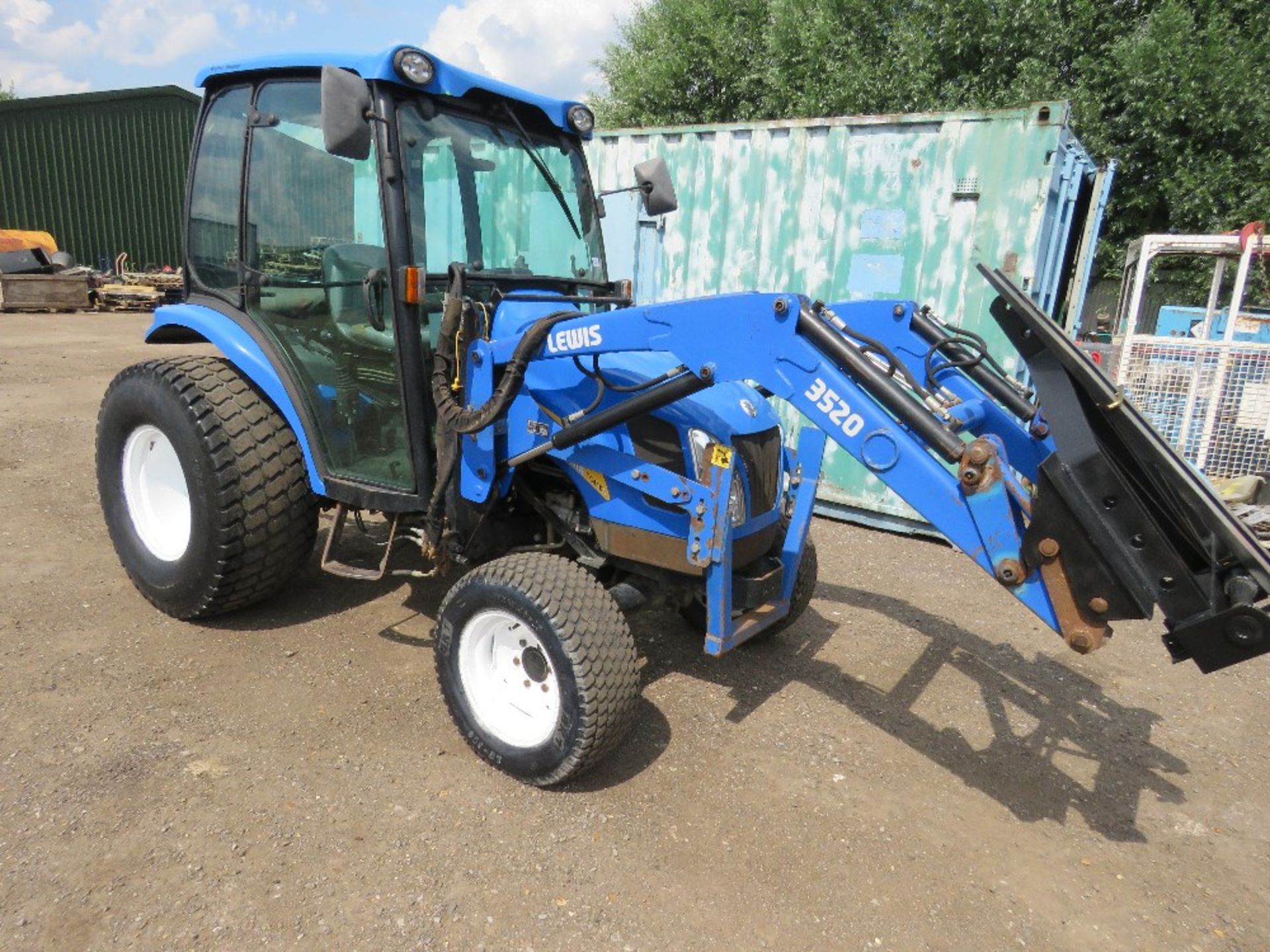 NEW HOLLAND TC45A 4WD COMPACT TRACTOR WITH LEWIS 3520 FRONT LOADER AND PALLET FORKS. REG:SP09 EWG (