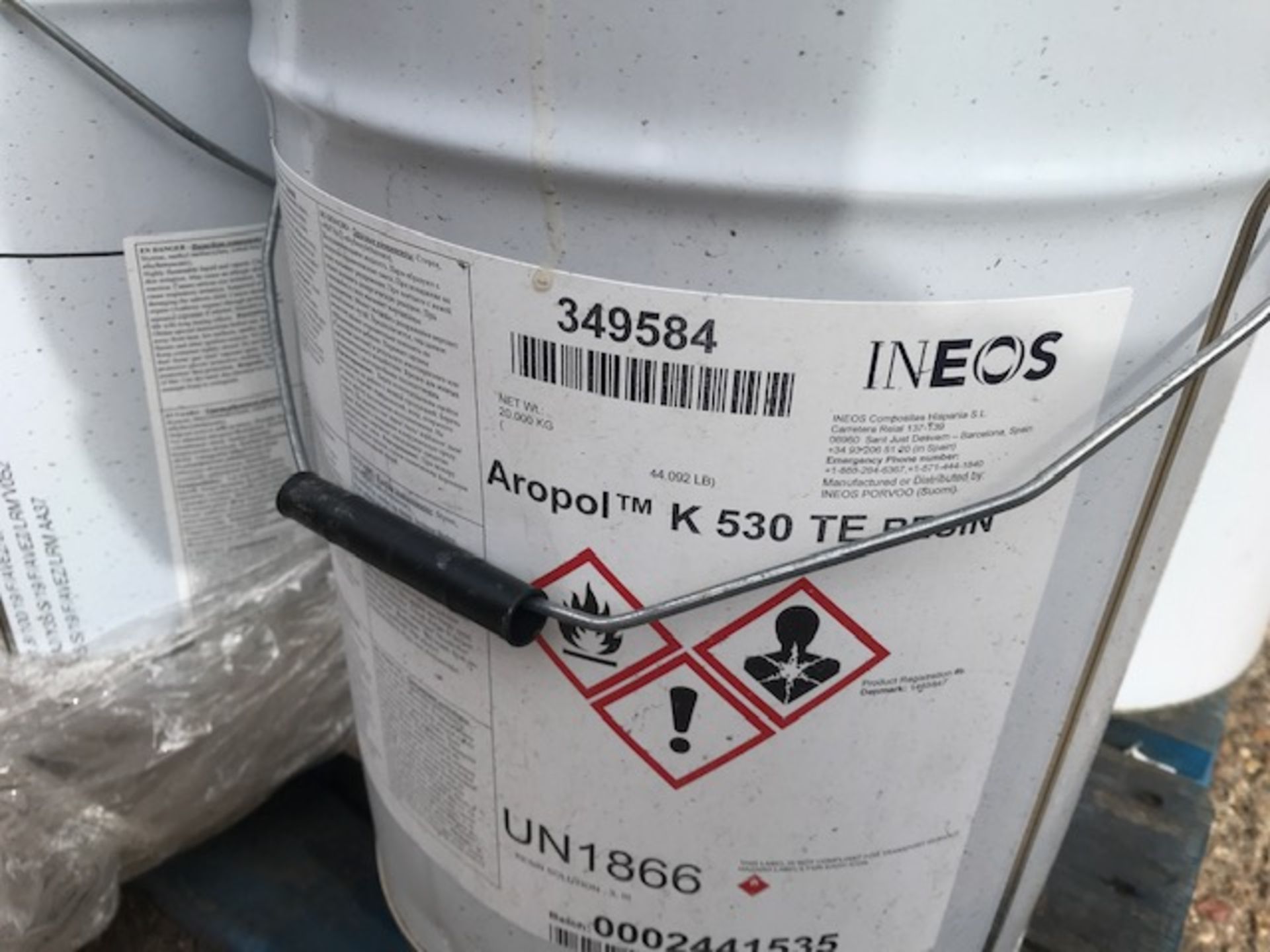 QUANTITY OF PAINTING COMPOUNDS....EX COMPANY LIQUIDATION - Image 8 of 9