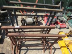 4 X BUILDER'S TRESTLES