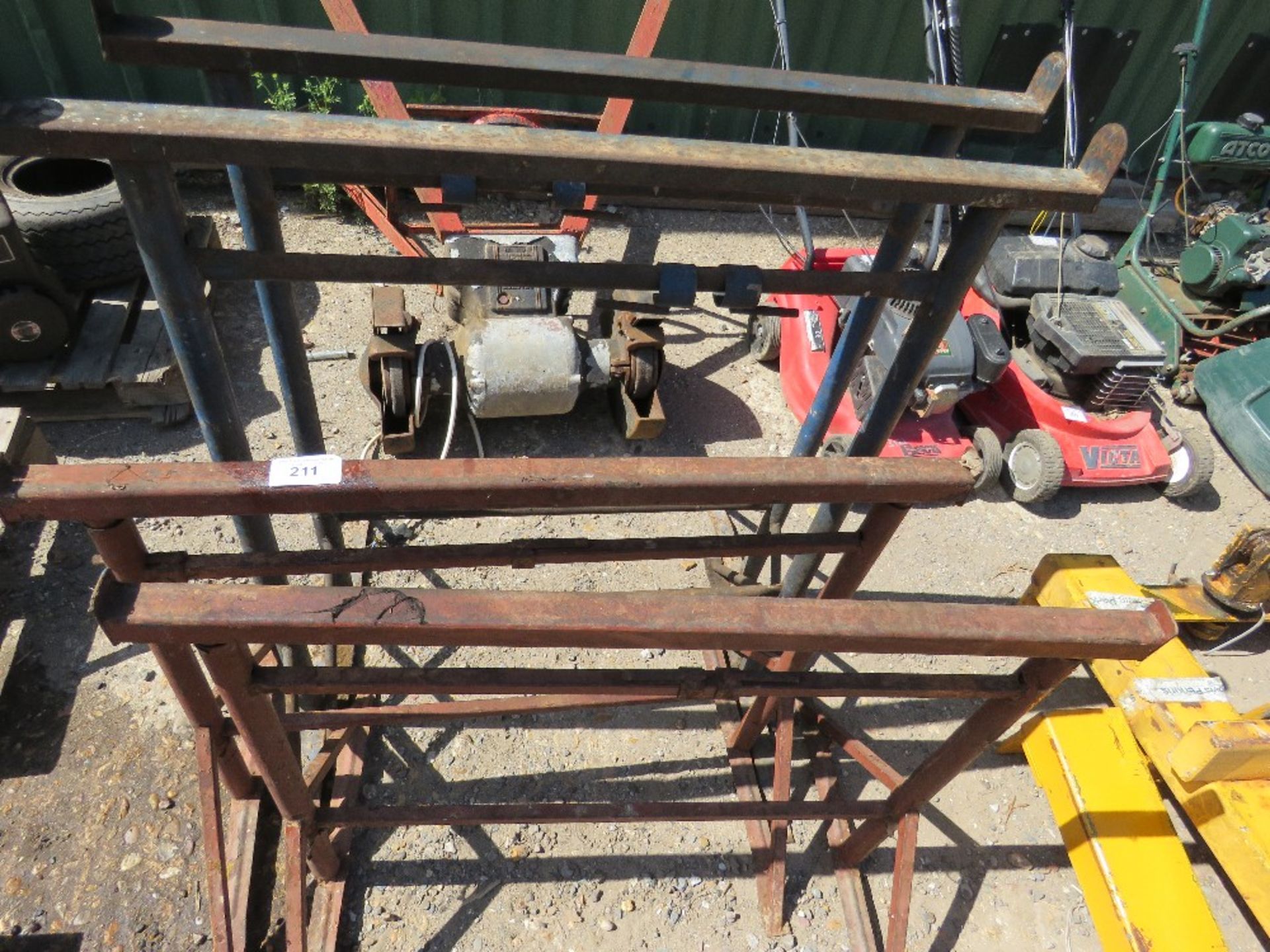 4 X BUILDER'S TRESTLES